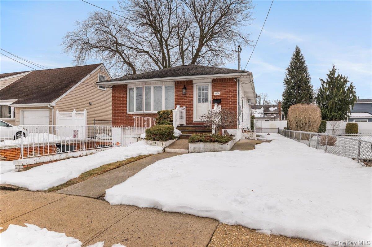 #2 photo, 3620 Tuscala Street, Нассау ‖ Seaford , NY 11783