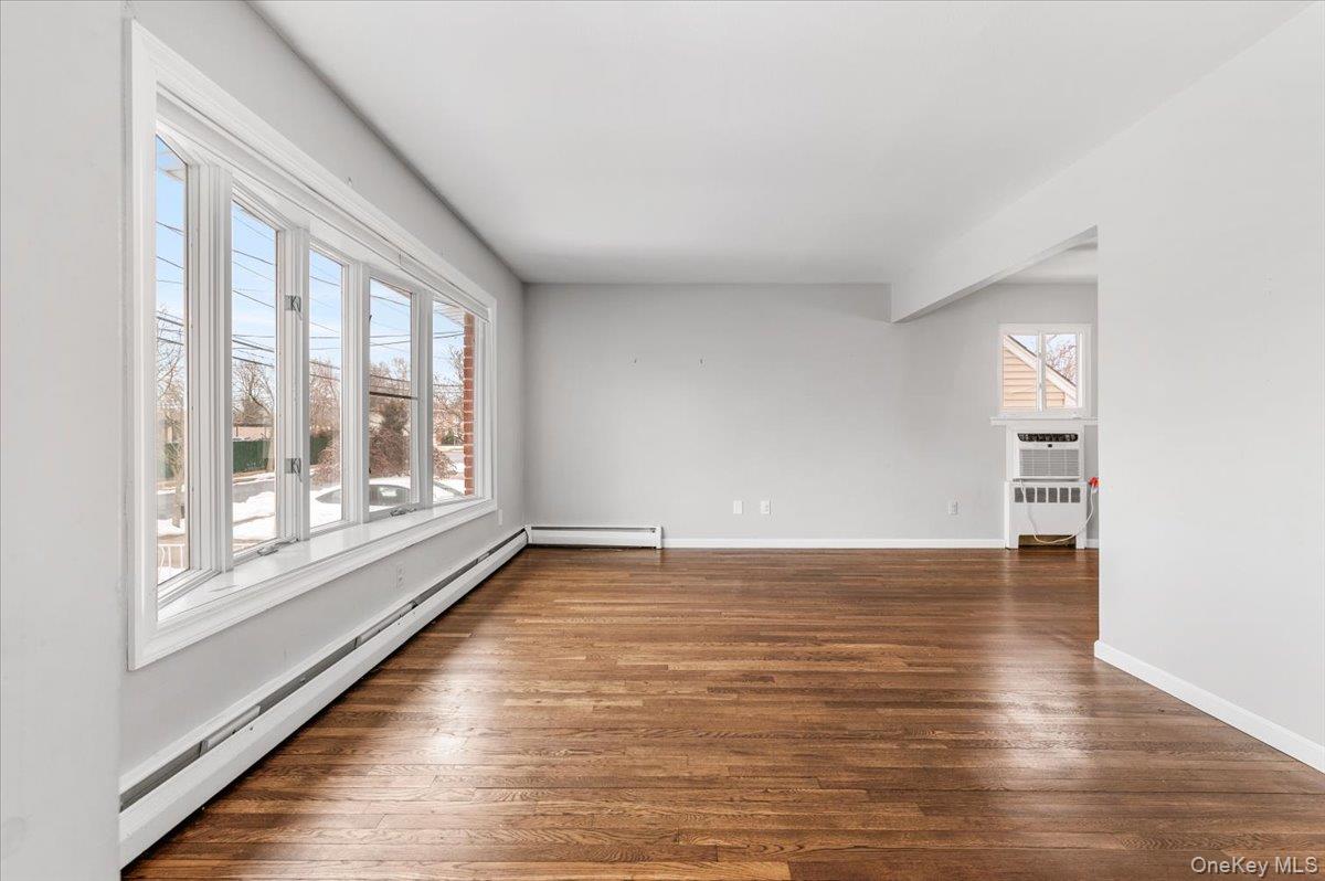 #4 photo, 3620 Tuscala Street, Нассау ‖ Seaford , NY 11783