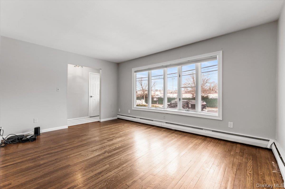 #6 photo, 3620 Tuscala Street, Нассау ‖ Seaford , NY 11783