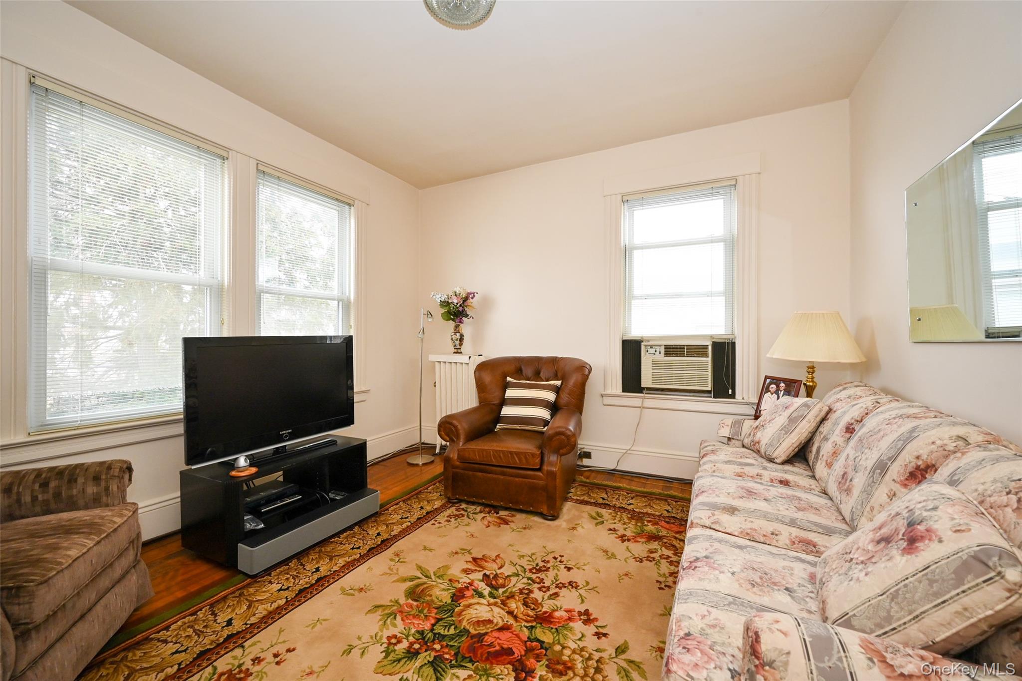 #10 photo, 47-21 162nd Street, Flushing , NY 11358