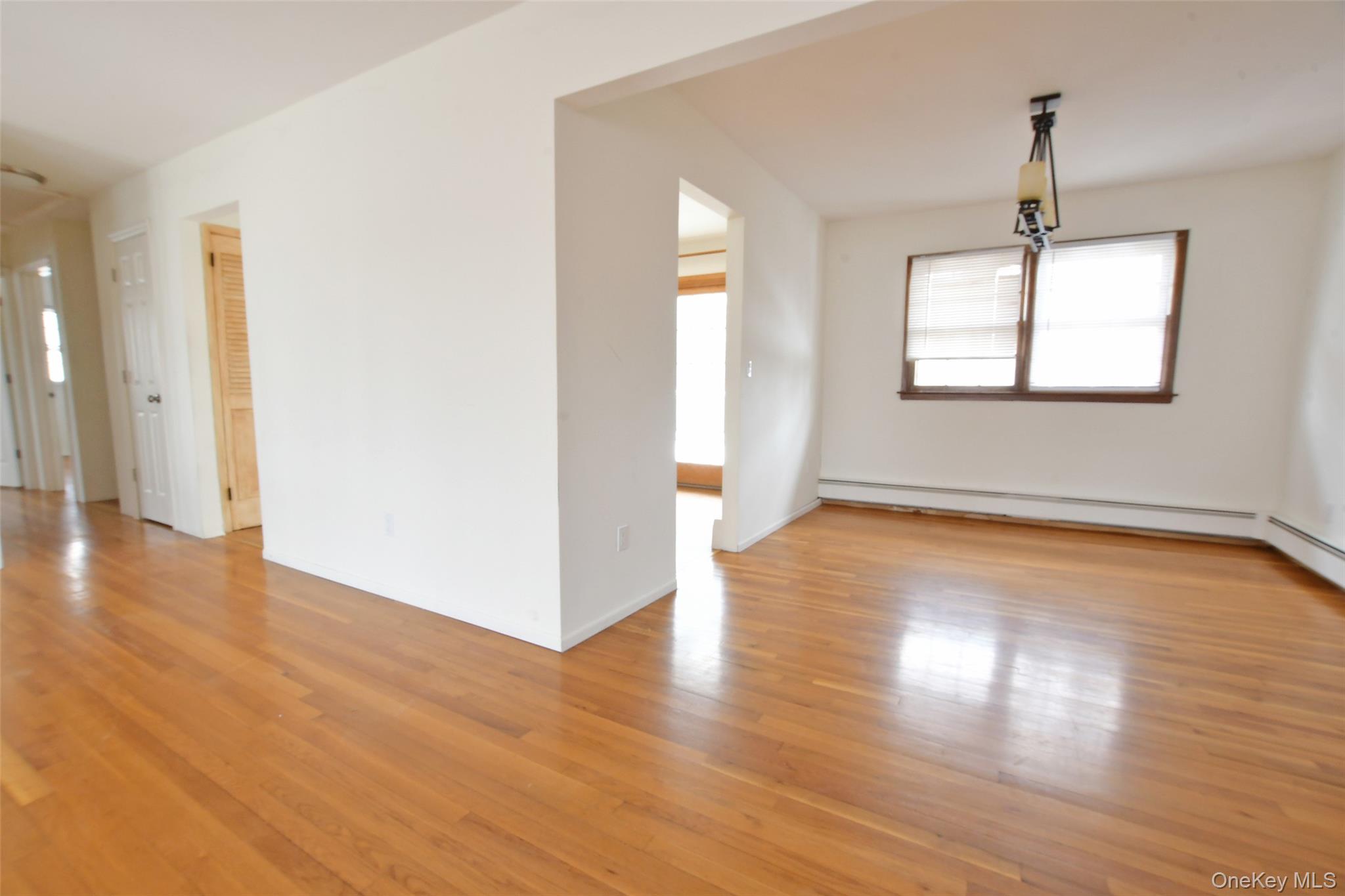 #10 photo, 205 Connetquot Road, سوفولك Oakdale , NY 11769