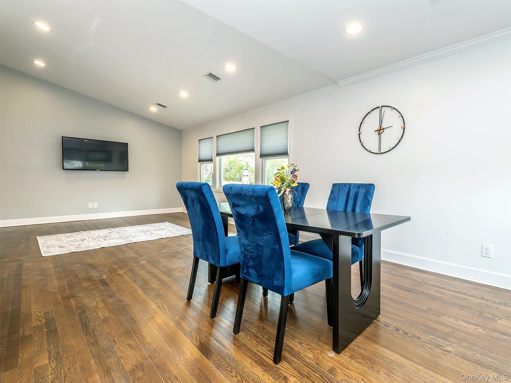 #12 photo, 1 Milford Lane, ناسو Glen Cove , NY 11542