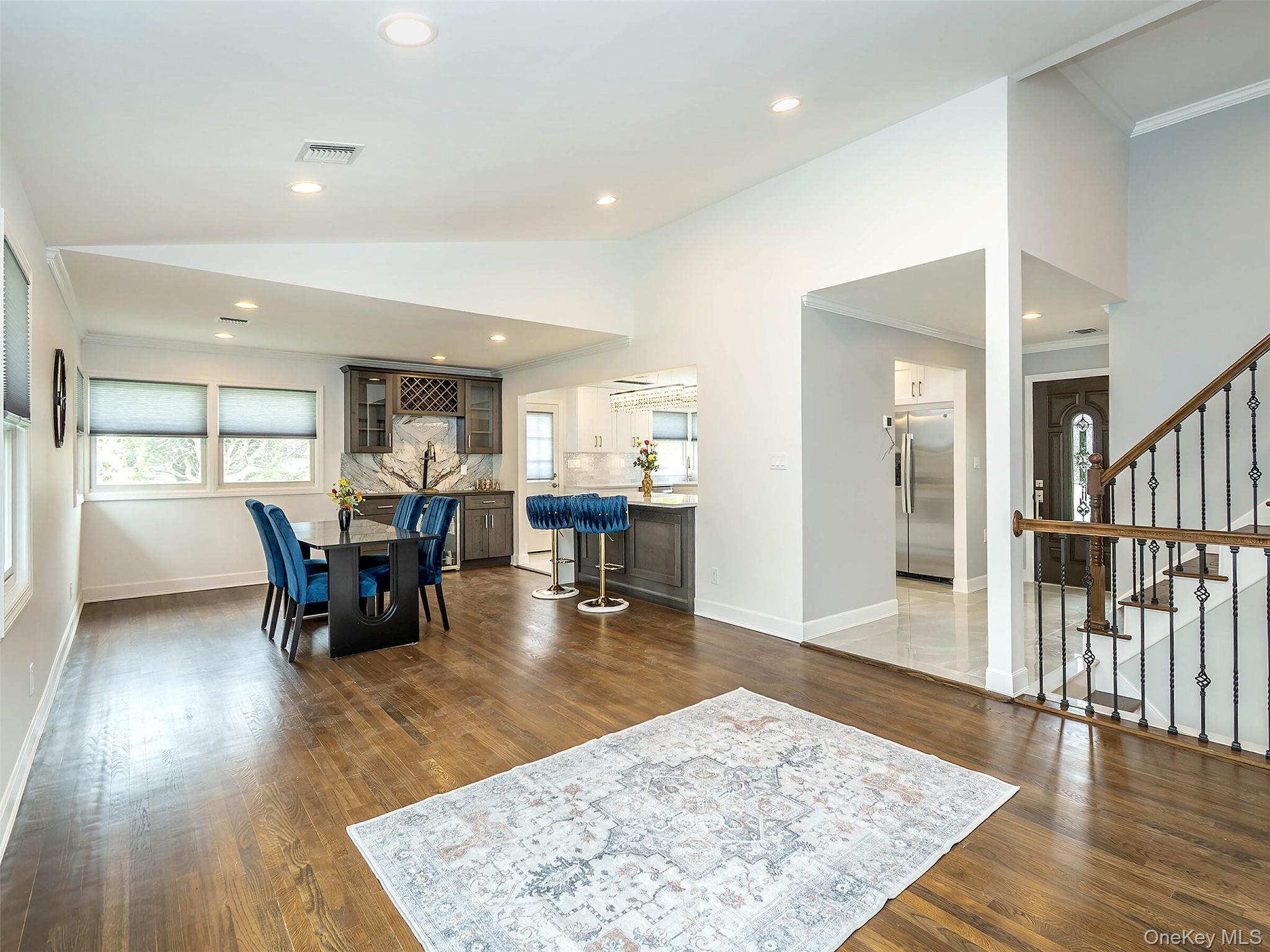 #14 photo, 1 Milford Lane, ناسو Glen Cove , NY 11542