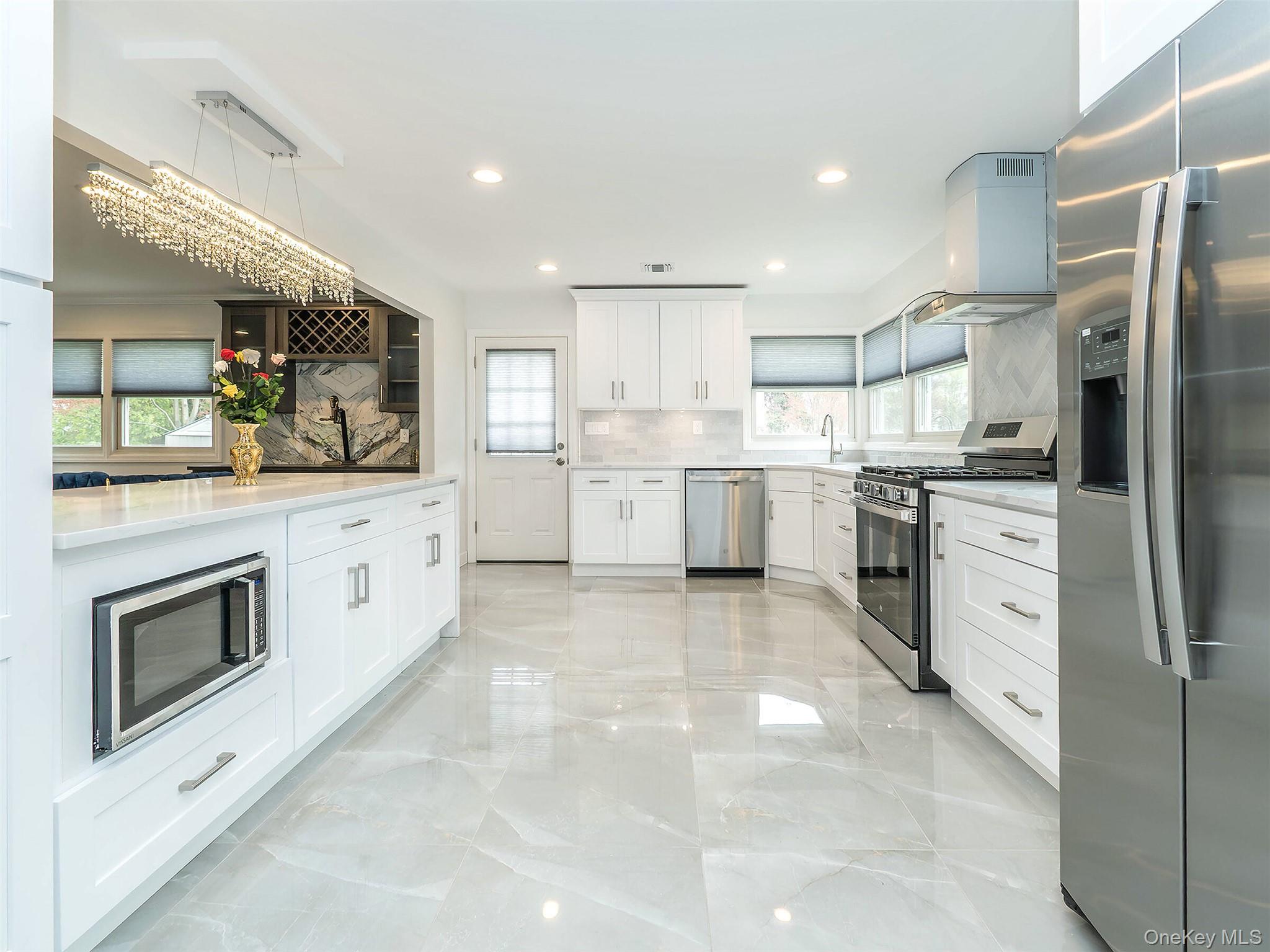 #4 photo, 1 Milford Lane, ناسو Glen Cove , NY 11542