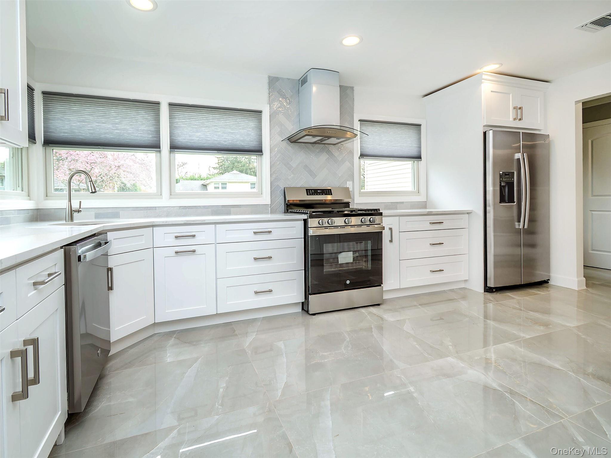 #5 photo, 1 Milford Lane, ناسو Glen Cove , NY 11542