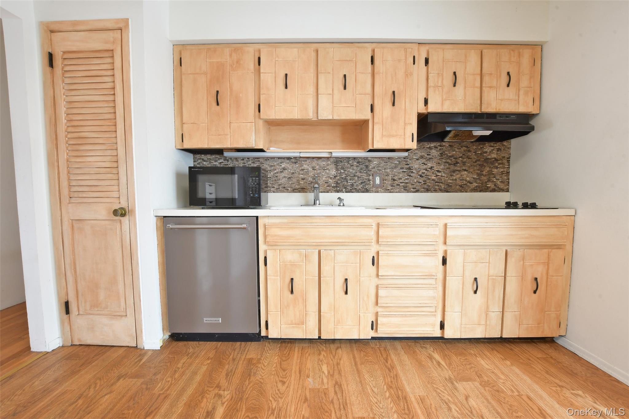 #15 photo, 205 Connetquot Road, سوفولك Oakdale , NY 11769