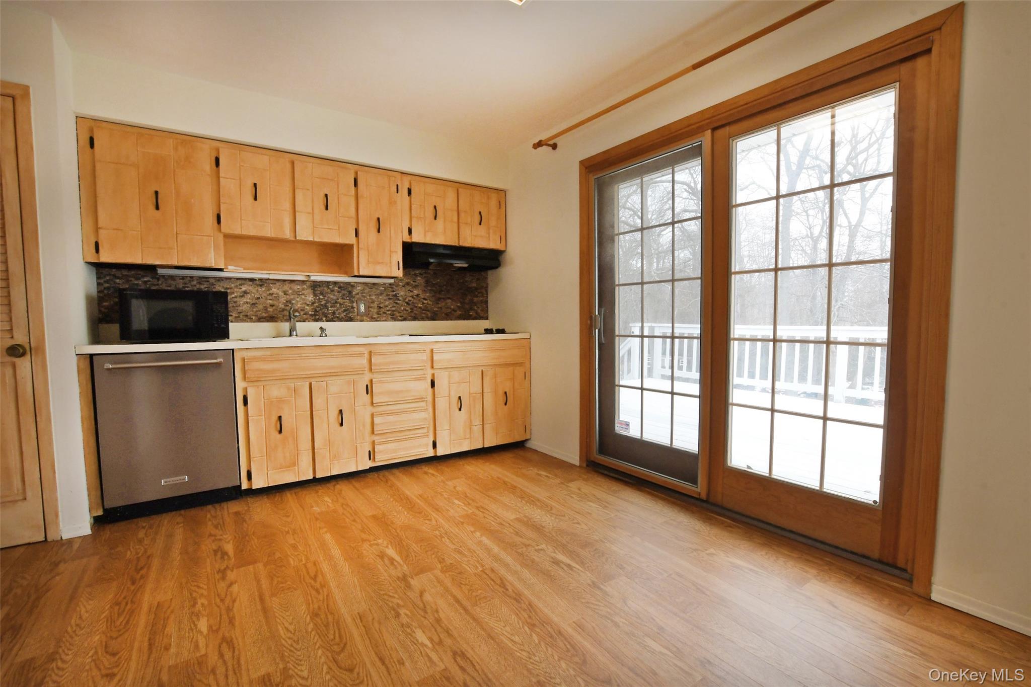 #16 photo, 205 Connetquot Road, سوفولك Oakdale , NY 11769