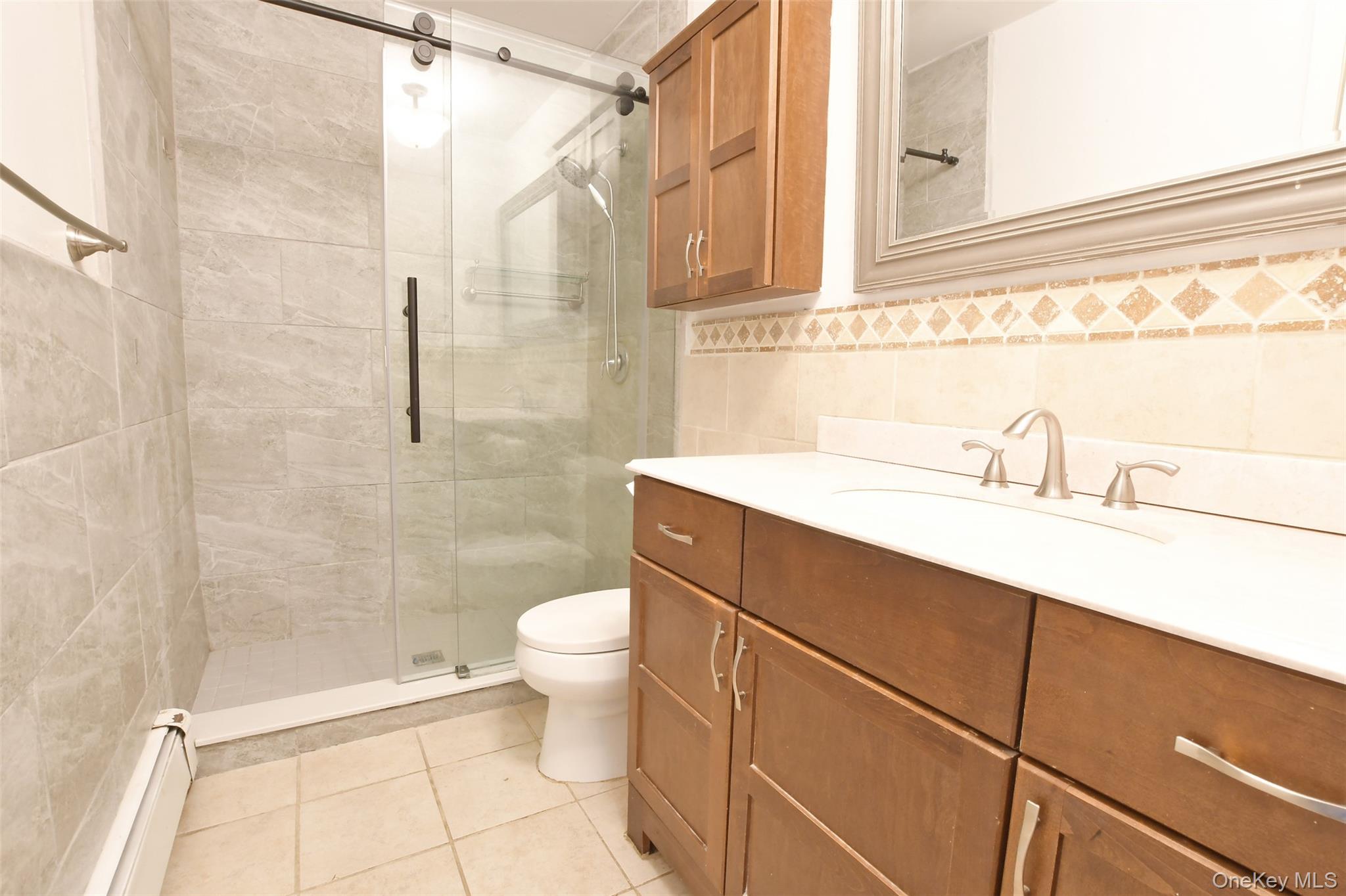 #17 photo, 205 Connetquot Road, سوفولك Oakdale , NY 11769