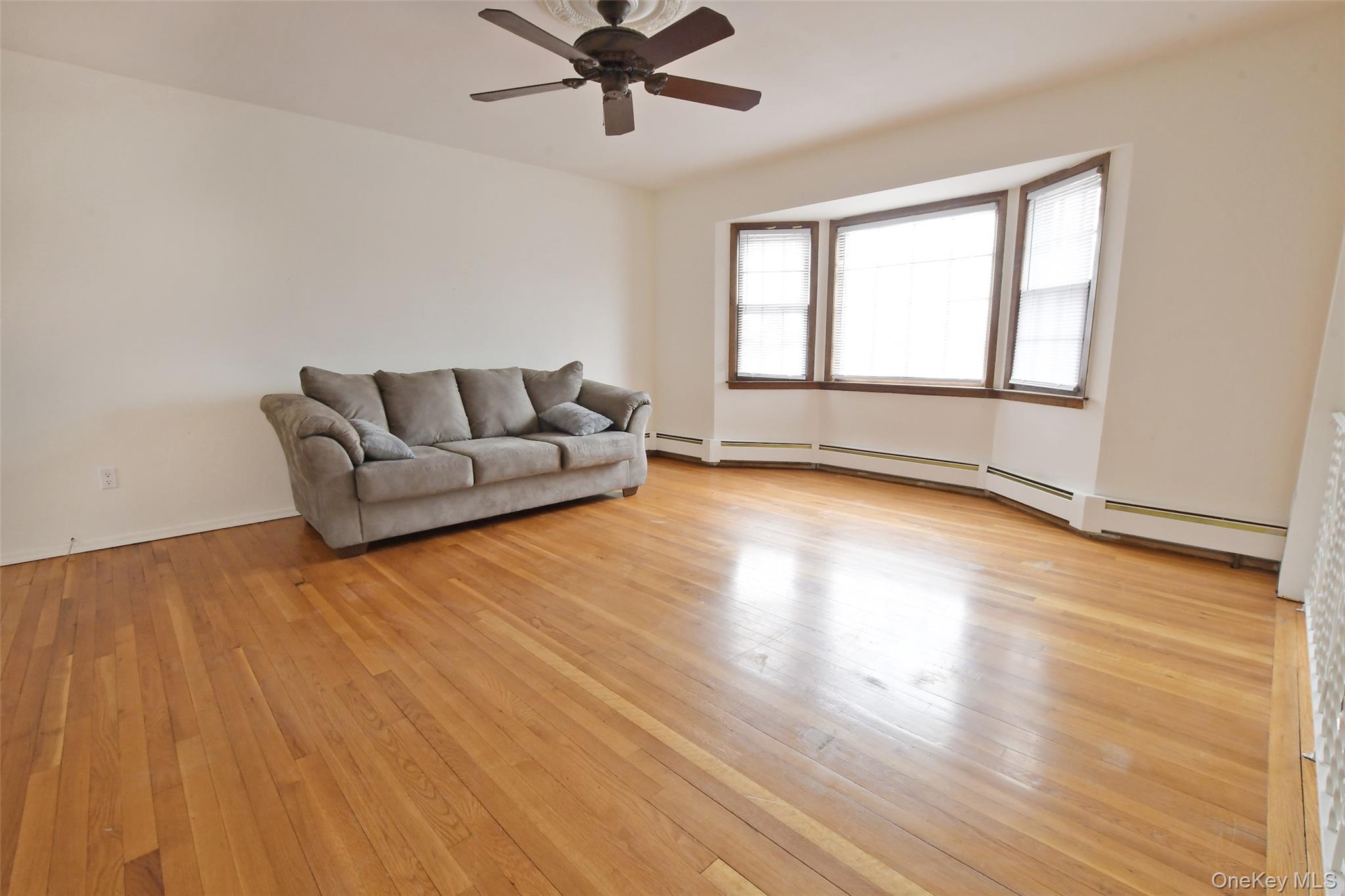 #6 photo, 205 Connetquot Road, سوفولك Oakdale , NY 11769