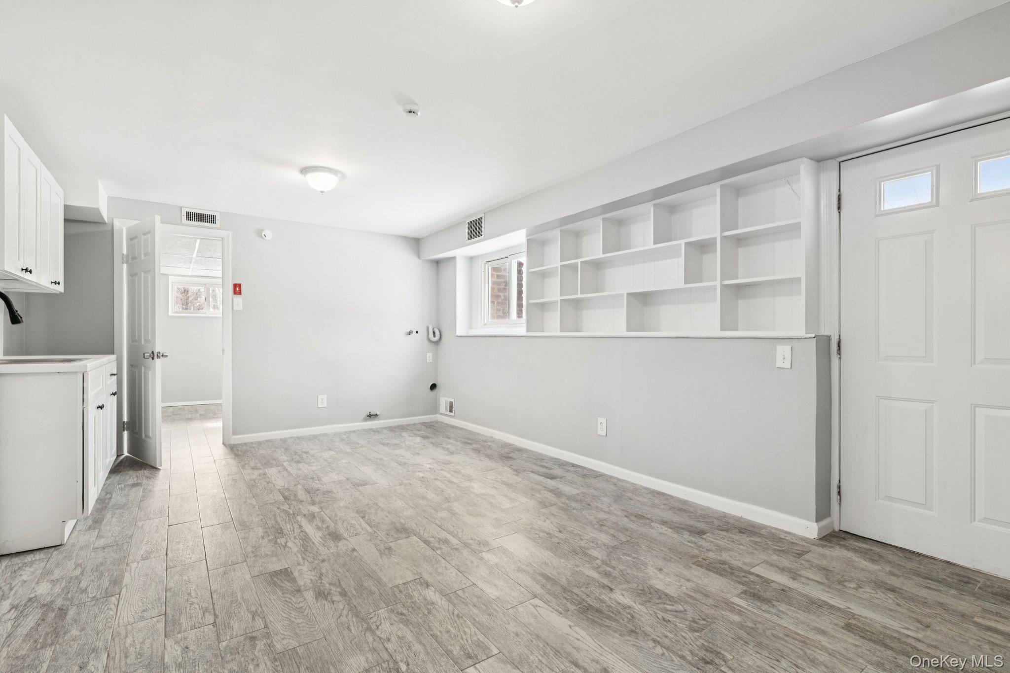 #12 photo, 17 Laurie Road, सफ़ोक काउंटी Brentwood , NY 11717