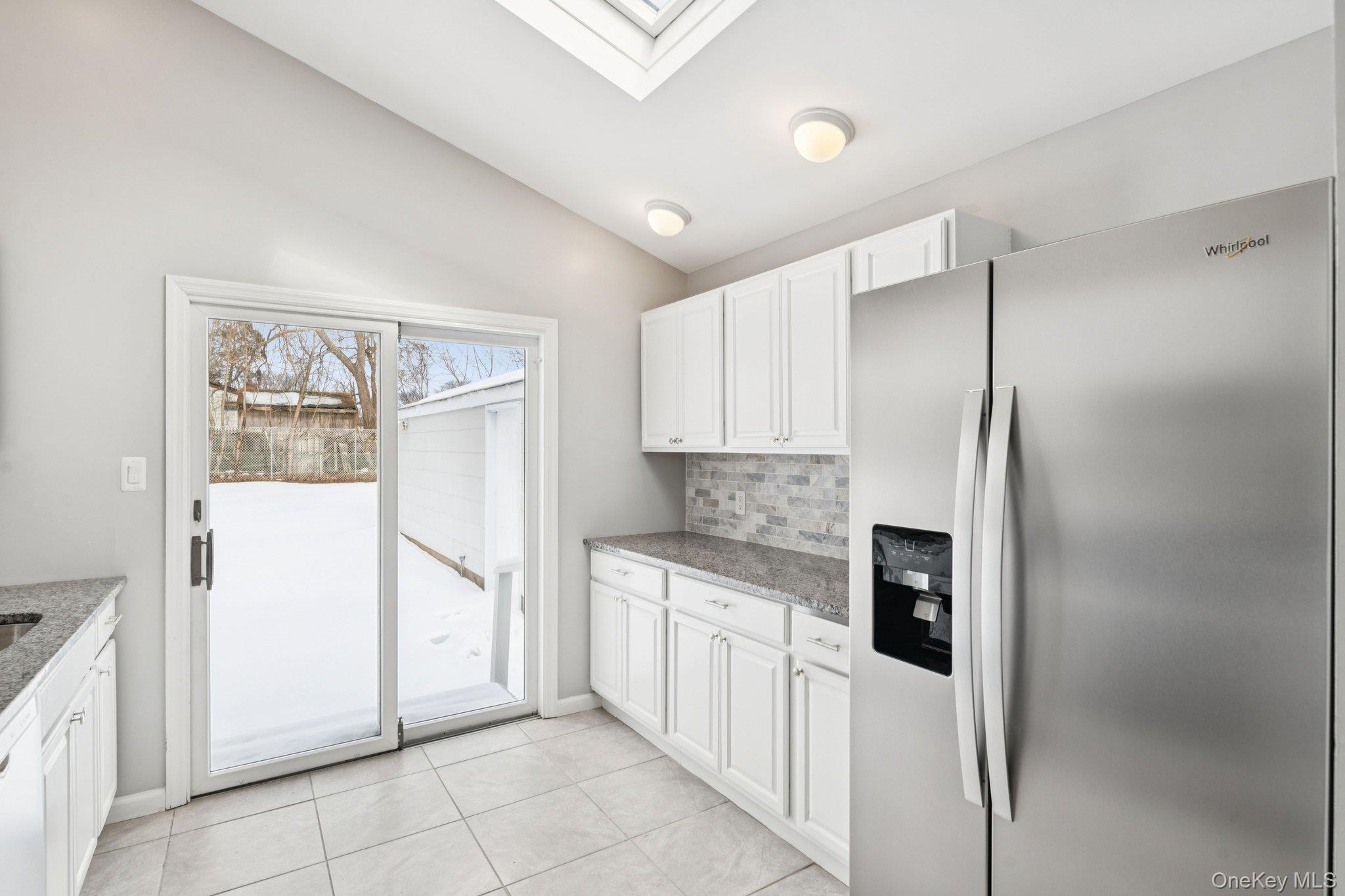 #14 photo, 17 Laurie Road, सफ़ोक काउंटी Brentwood , NY 11717