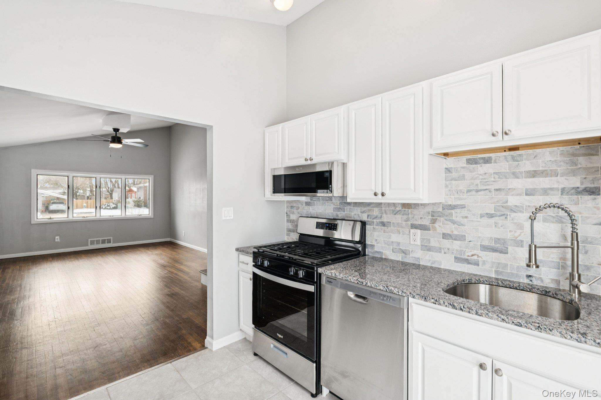 #16 photo, 17 Laurie Road, सफ़ोक काउंटी Brentwood , NY 11717