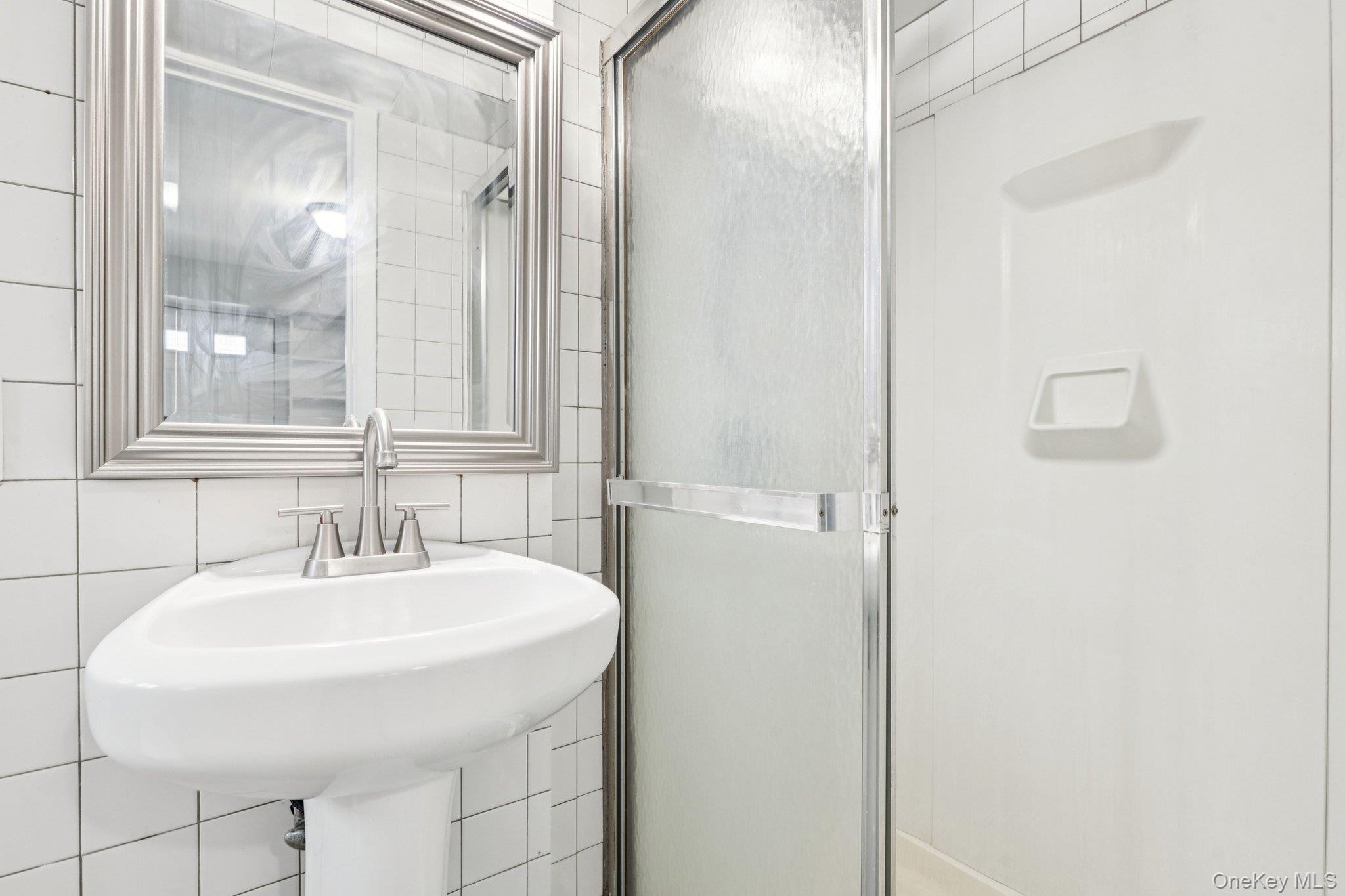 #18 photo, 17 Laurie Road, सफ़ोक काउंटी Brentwood , NY 11717