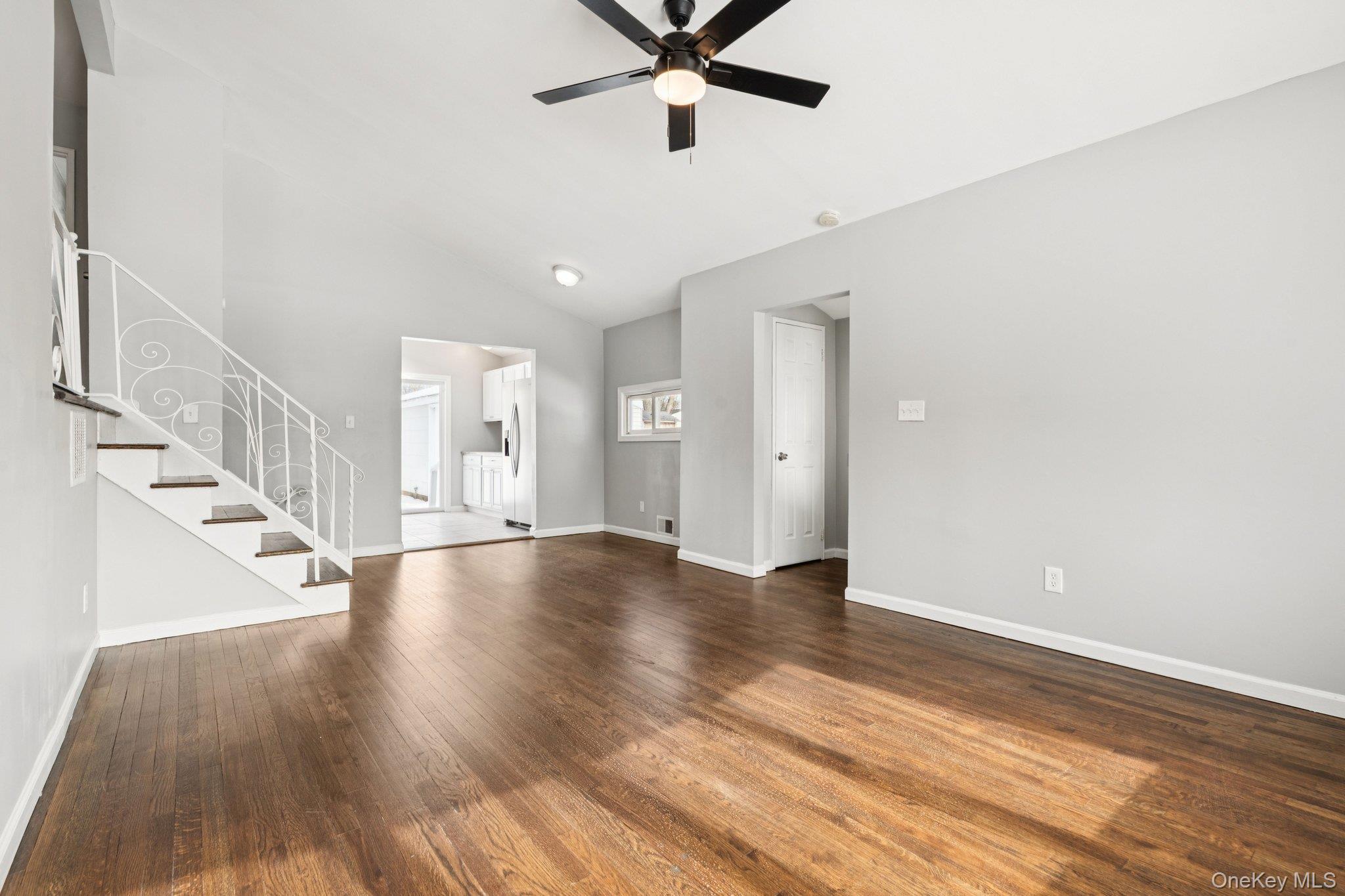 #7 photo, 17 Laurie Road, सफ़ोक काउंटी Brentwood , NY 11717