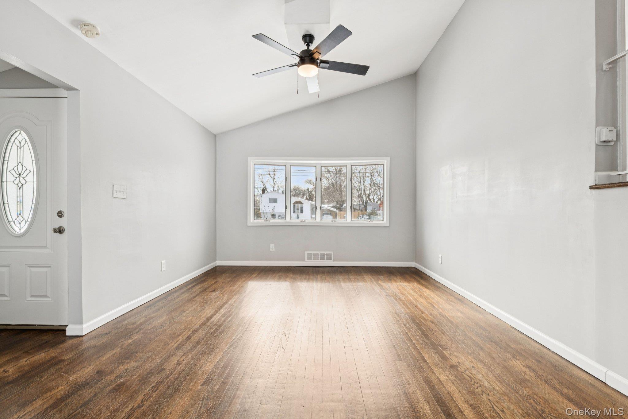 #9 photo, 17 Laurie Road, सफ़ोक काउंटी Brentwood , NY 11717