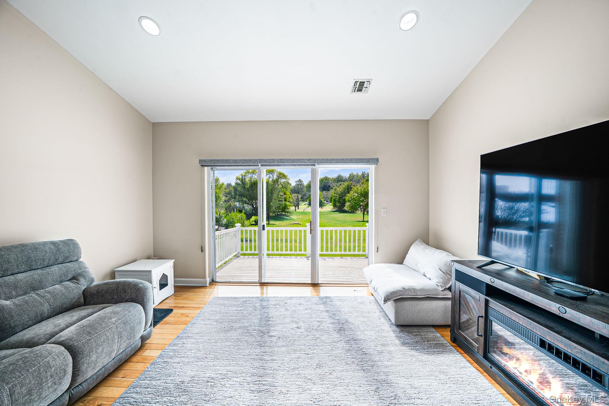 #5 photo, 3 Windwatch Drive, Hauppauge , NY 11788