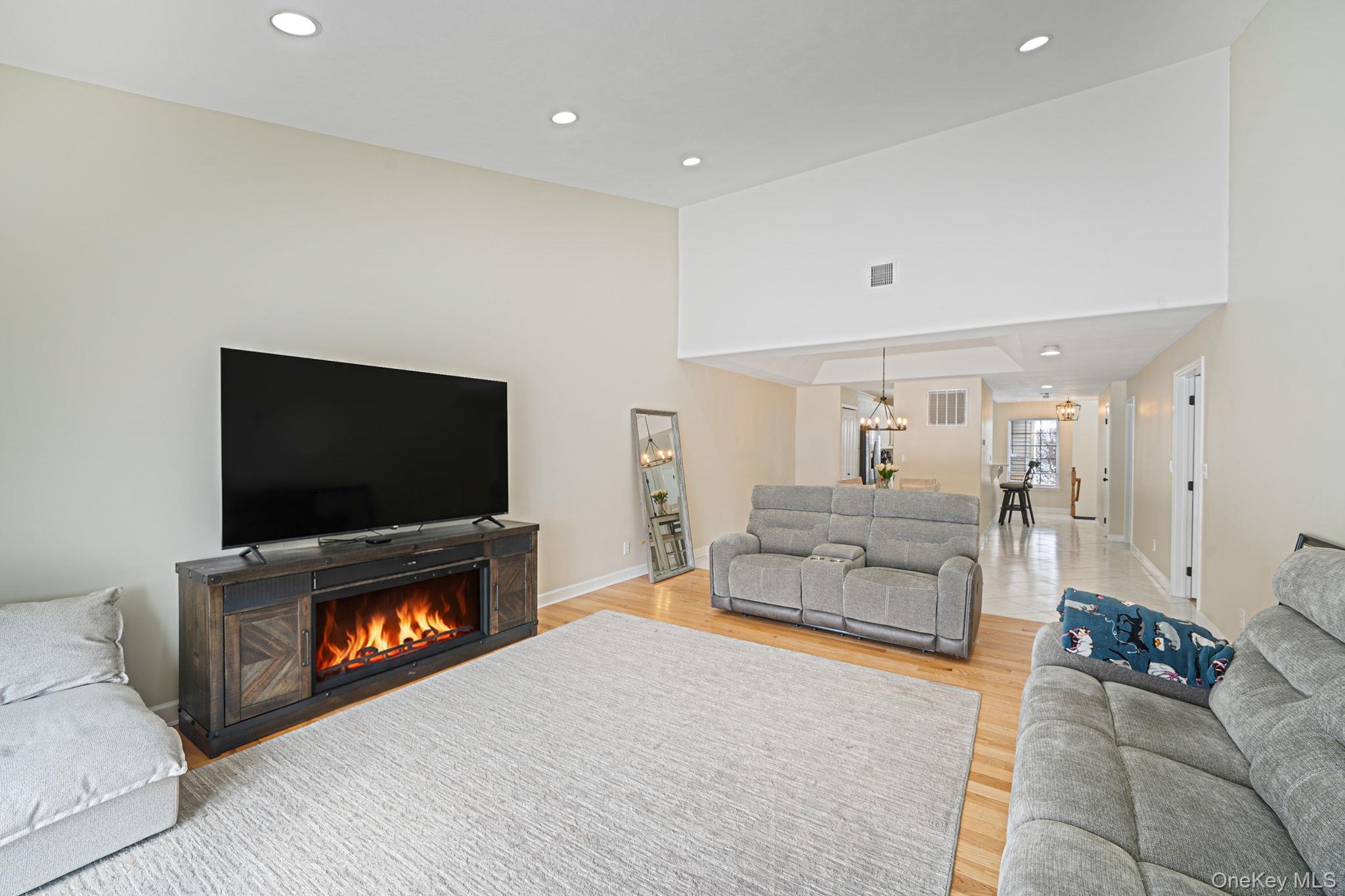 #6 photo, 3 Windwatch Drive, Hauppauge , NY 11788