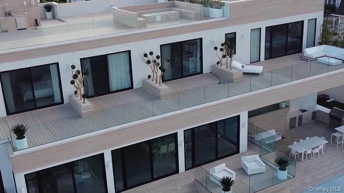 #18 photo, 1990 Bay Boulevard, Atlantic Beach , NY 11509