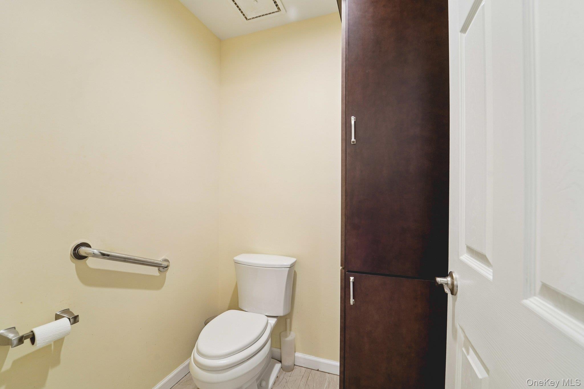 #20 photo, 12 Chippewa Court, Suffern , NY 10901