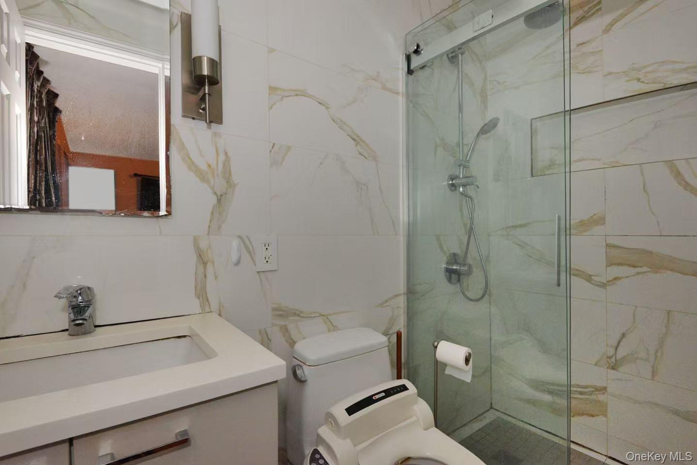 #5 photo, 21540 23rd Avenue, קווינס Bayside , NY 11360