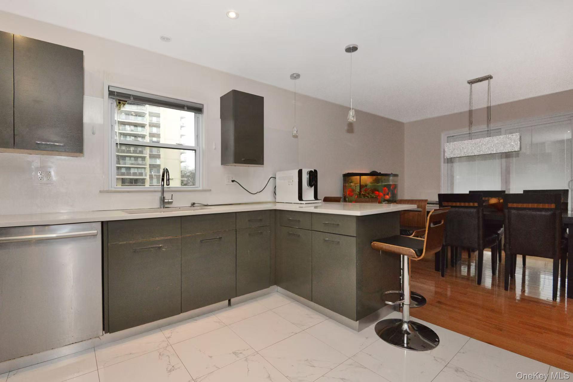 #8 photo, 21540 23rd Avenue, קווינס Bayside , NY 11360