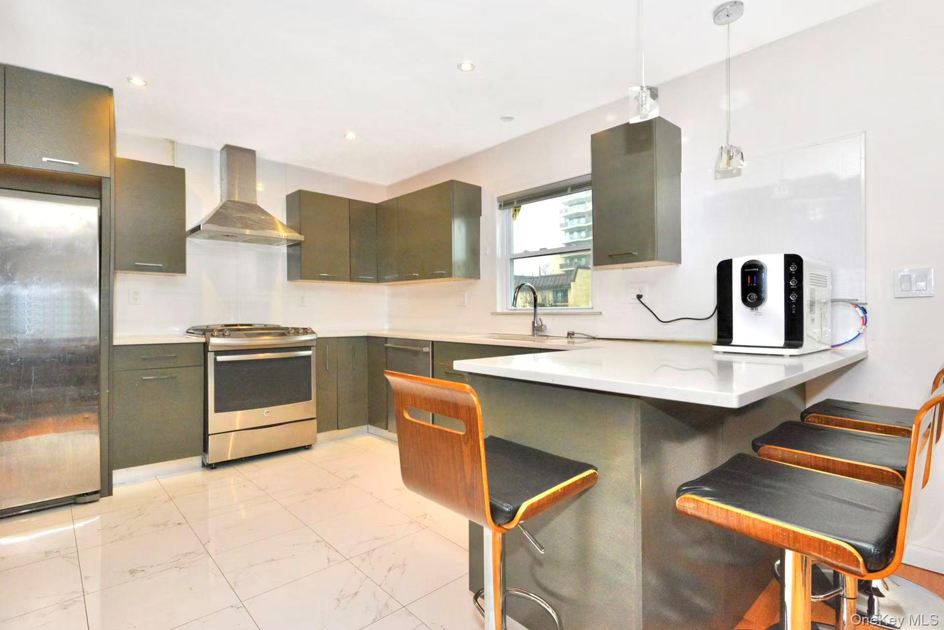 #9 photo, 21540 23rd Avenue, קווינס Bayside , NY 11360