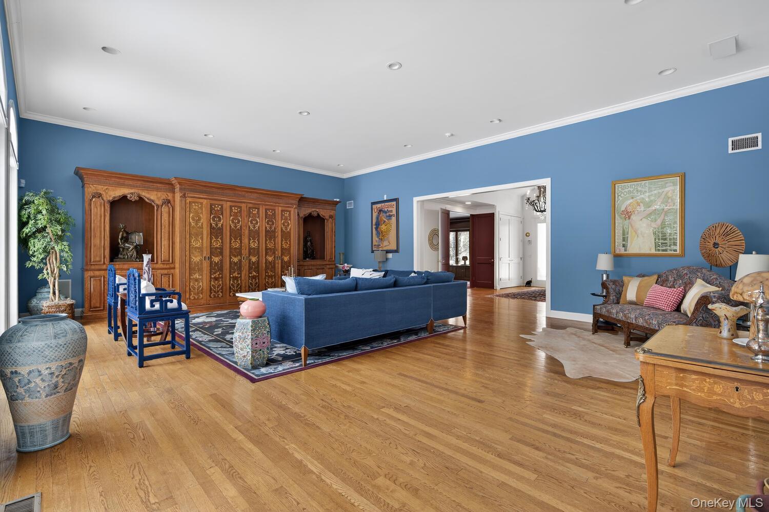 #12 photo, 1 Hunting Lane, Old Westbury , NY 11568