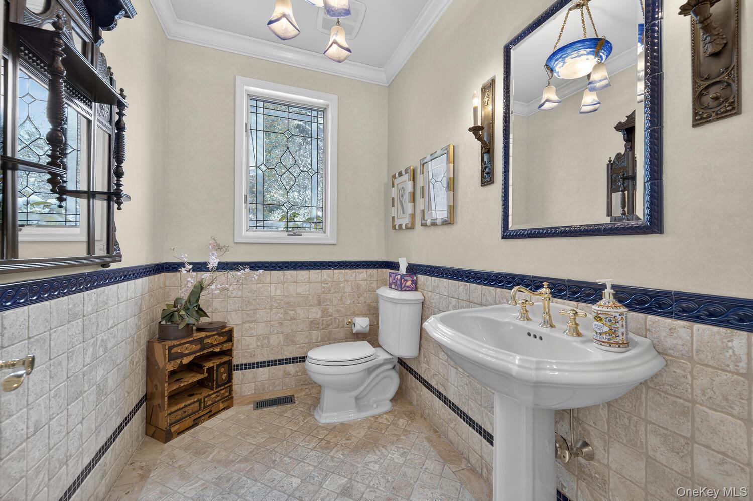 #18 photo, 1 Hunting Lane, Old Westbury , NY 11568