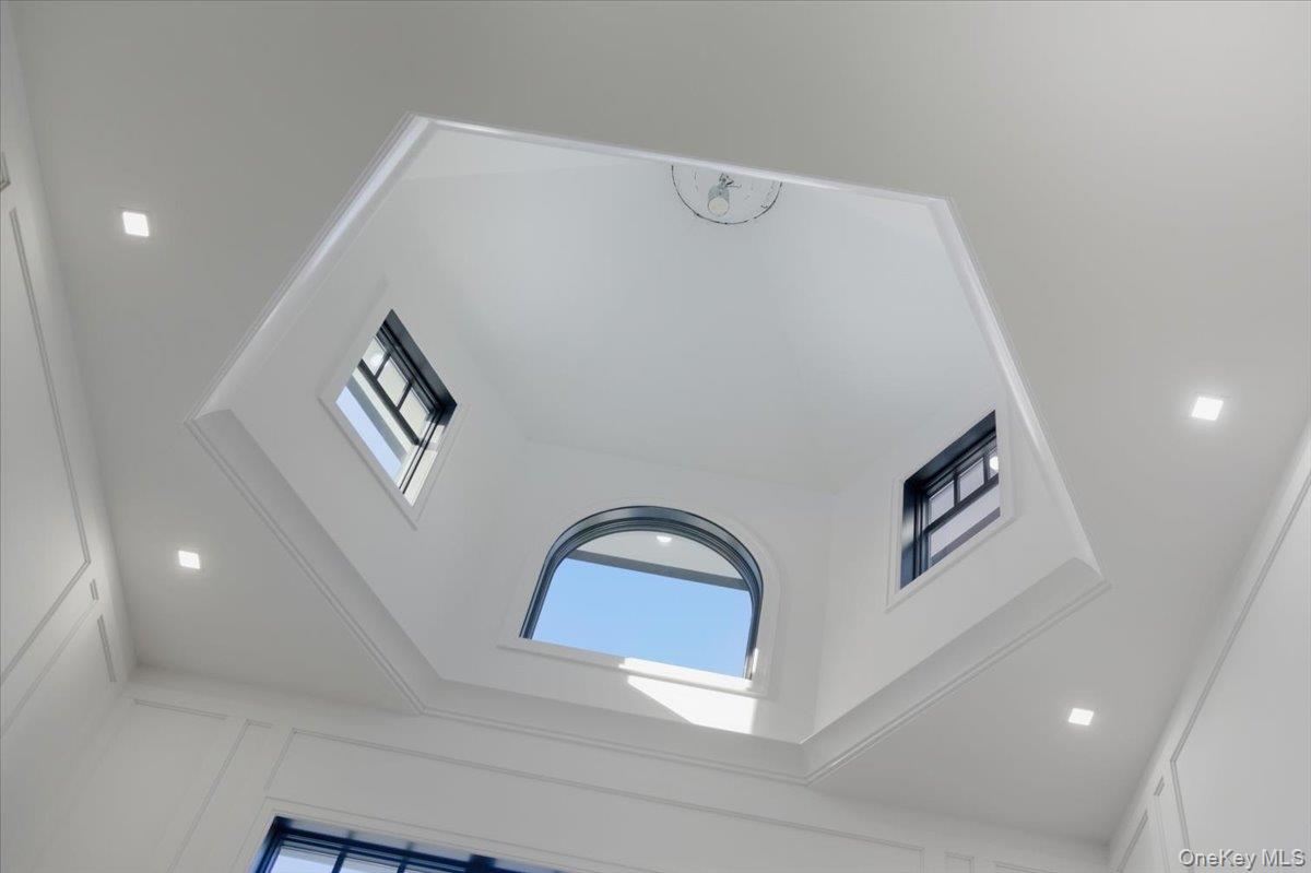 #8 photo, 26 Saint Andrews Court, ناسو Old Westbury , NY 11568