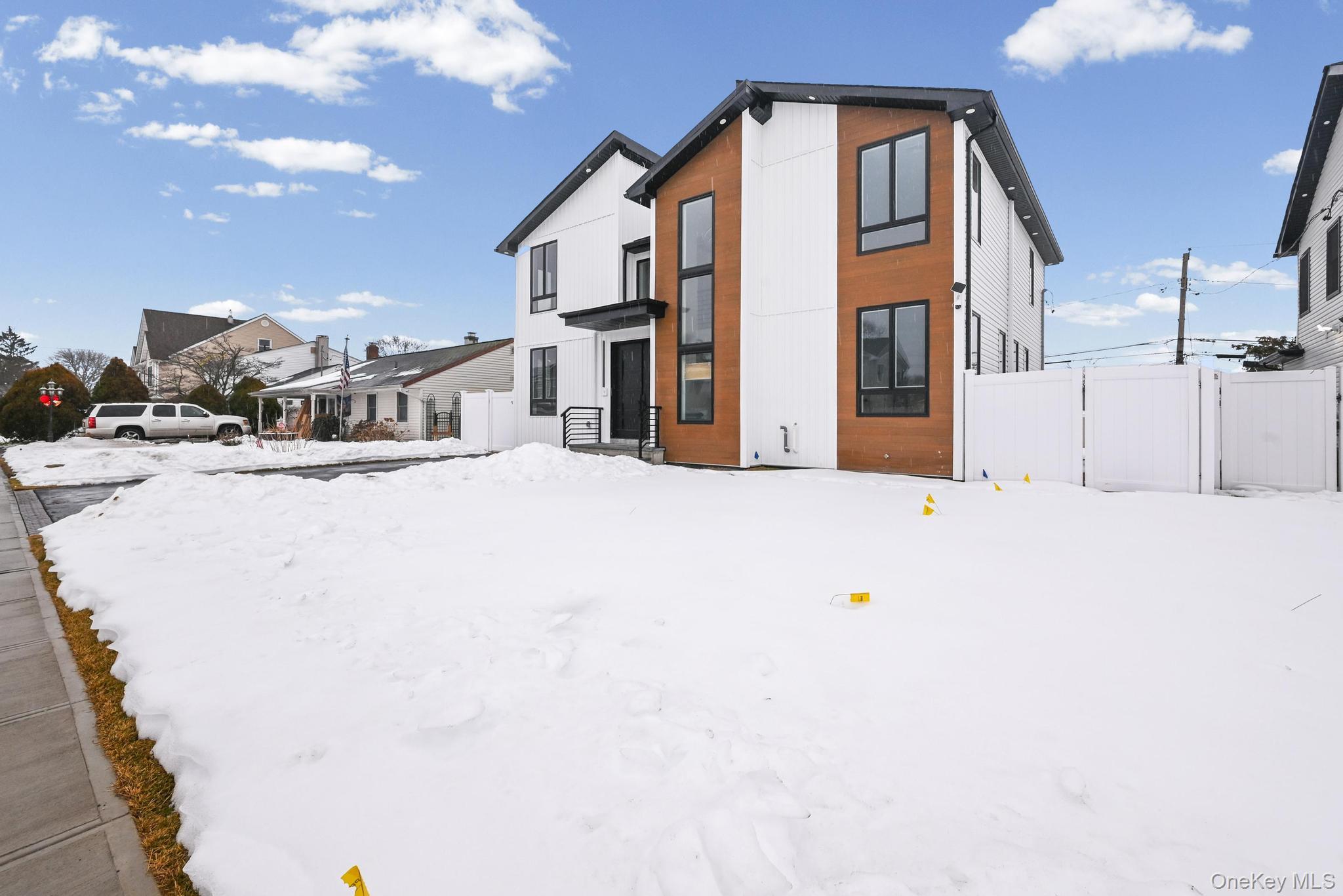 #1 photo, 14 Hoover Lane, 长岛 贝斯佩奇 Bethpage , NY 11714