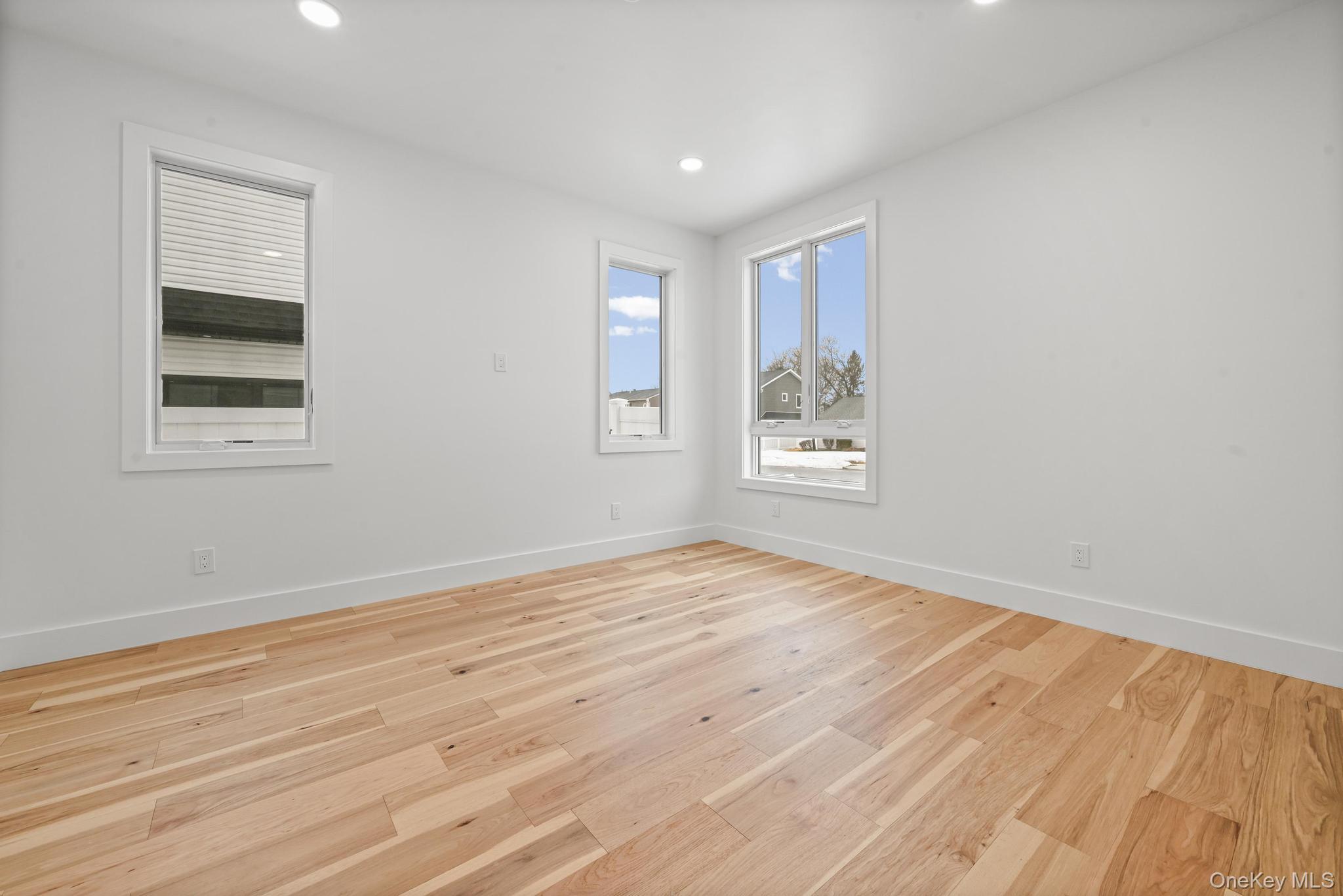 #13 photo, 14 Hoover Lane, 长岛 贝斯佩奇 Bethpage , NY 11714