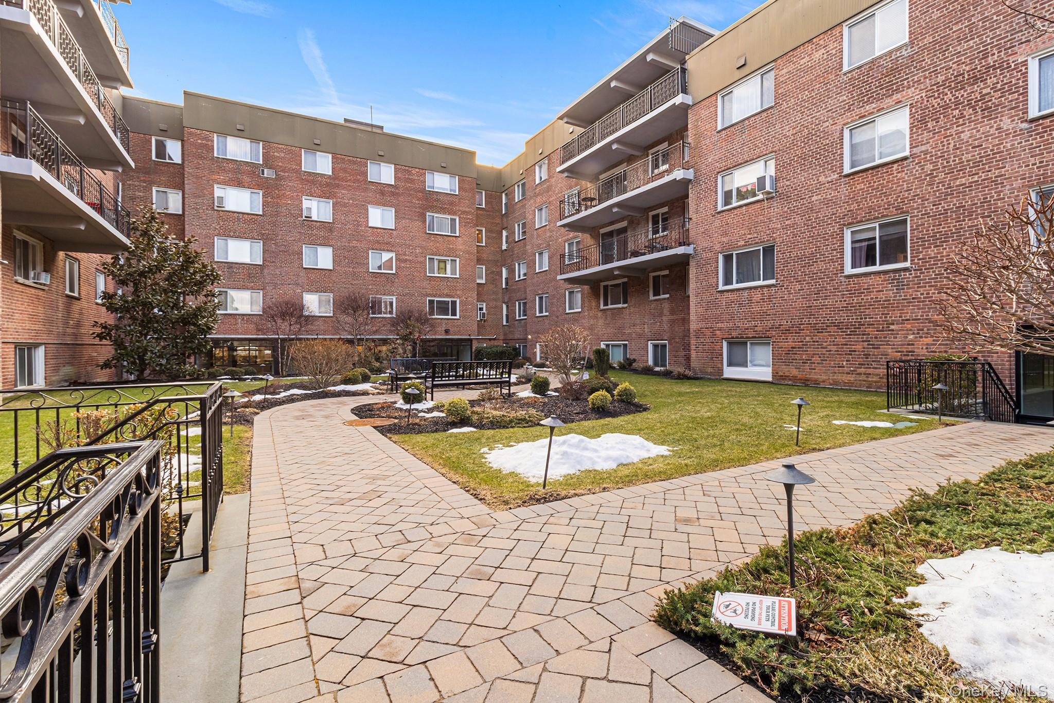 #19 photo, 200 Atlantic Avenue, Lynbrook , NY 11563