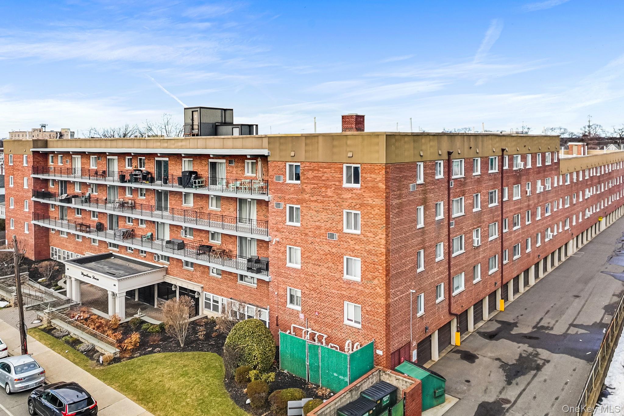 #20 photo, 200 Atlantic Avenue, Lynbrook , NY 11563