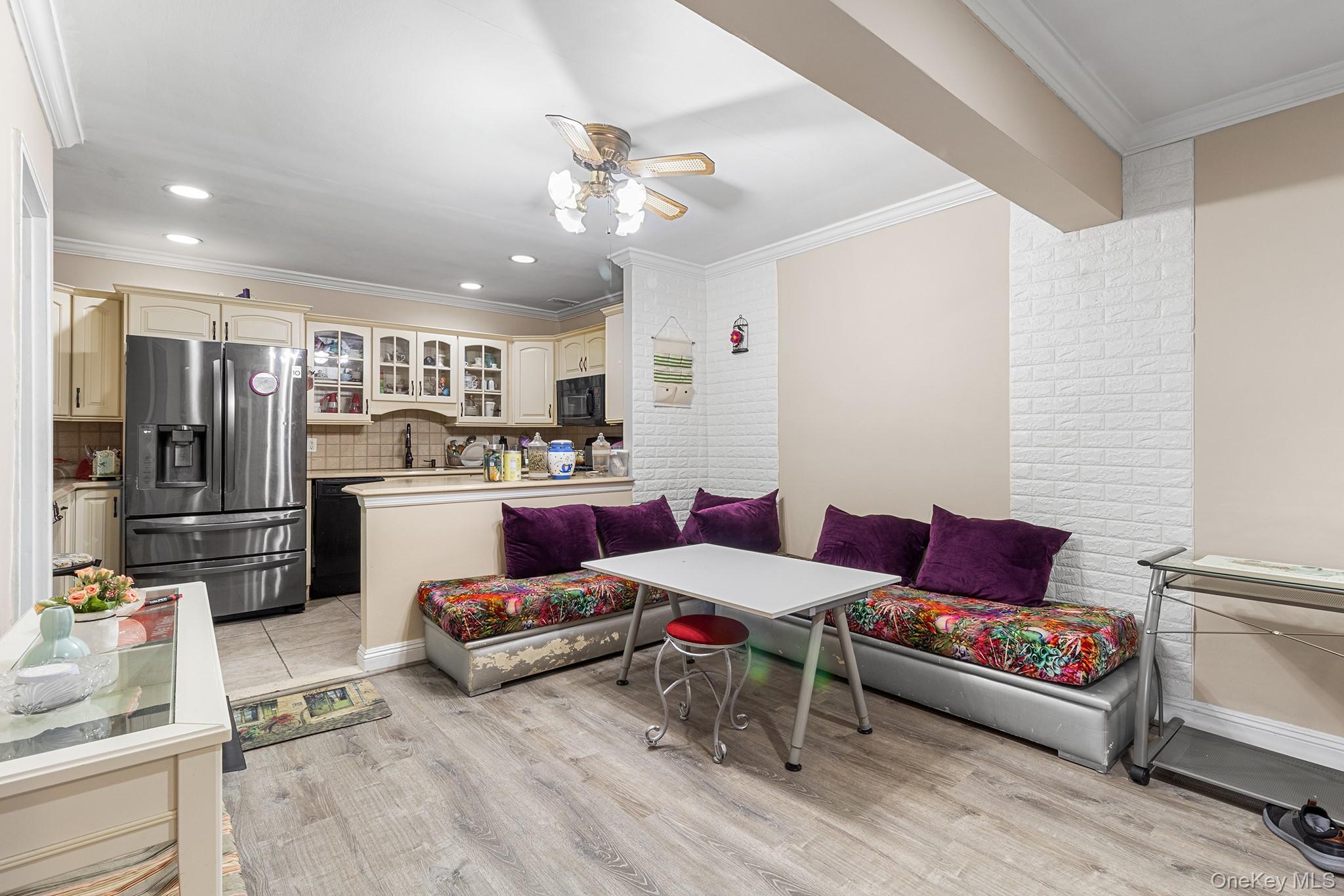 #6 photo, 200 Atlantic Avenue, Lynbrook , NY 11563