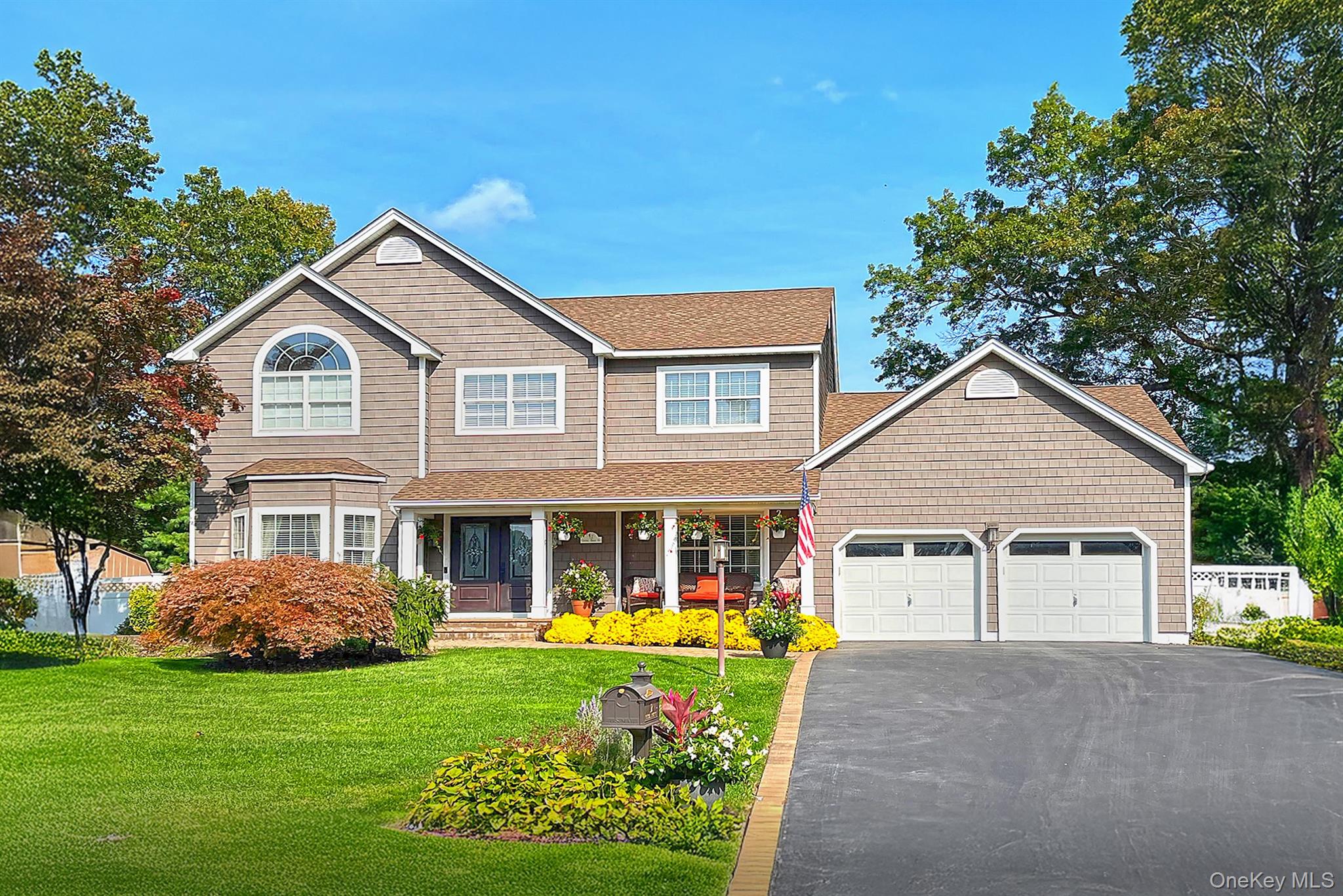 #1 photo, 12 Crystal Brook Court, Саффолк ‖ Nesconset , NY 11767