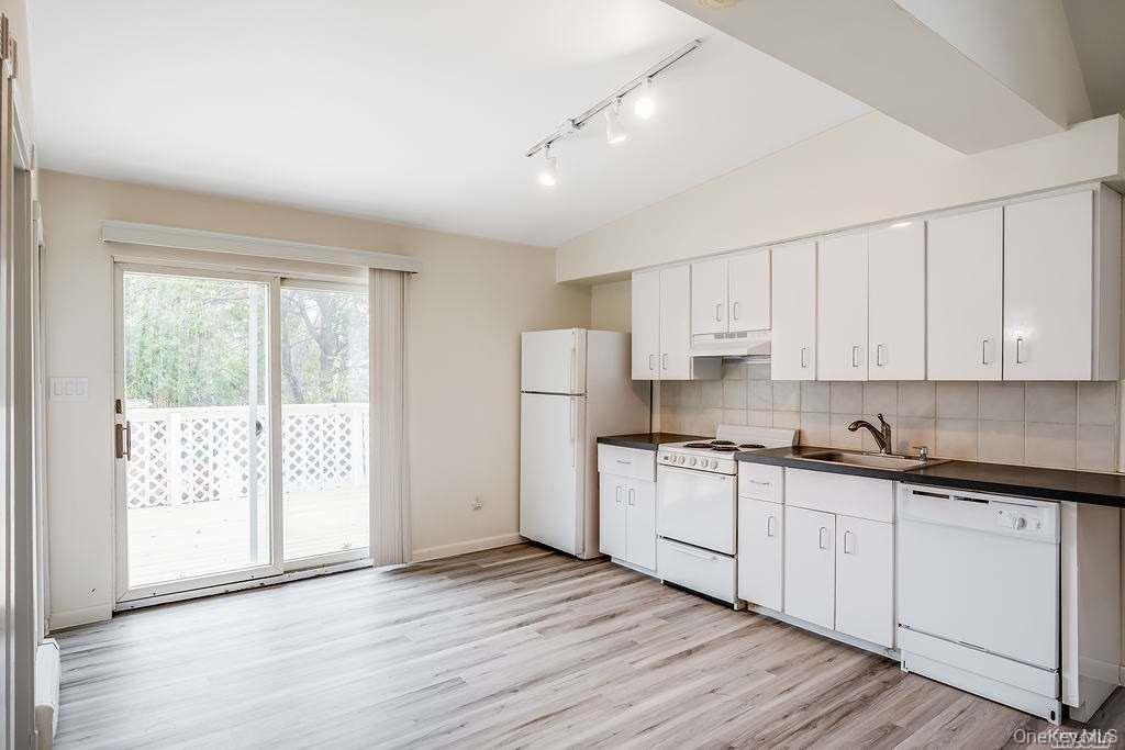 #3 photo, 75 Maxwell Avenue, ناسو Oyster Bay , NY 11771