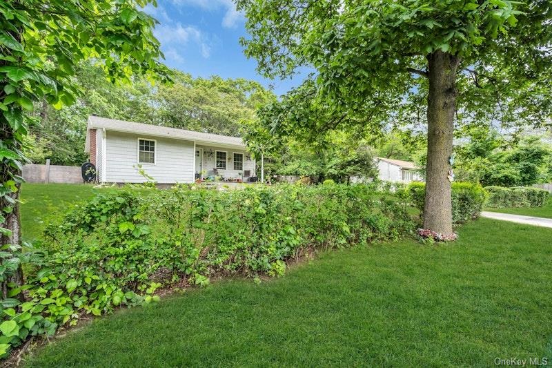 #1 photo, 13 Carr Lane, سوفولك Medford , NY 11763