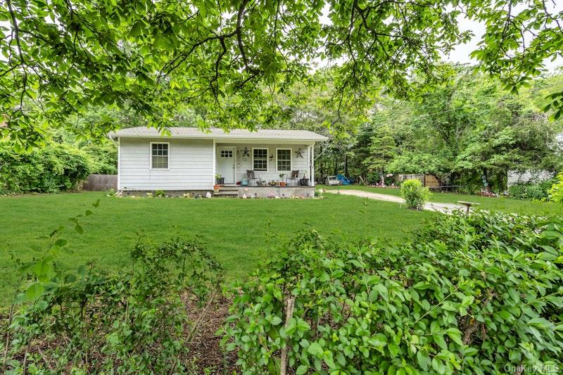 #2 photo, 13 Carr Lane, سوفولك Medford , NY 11763