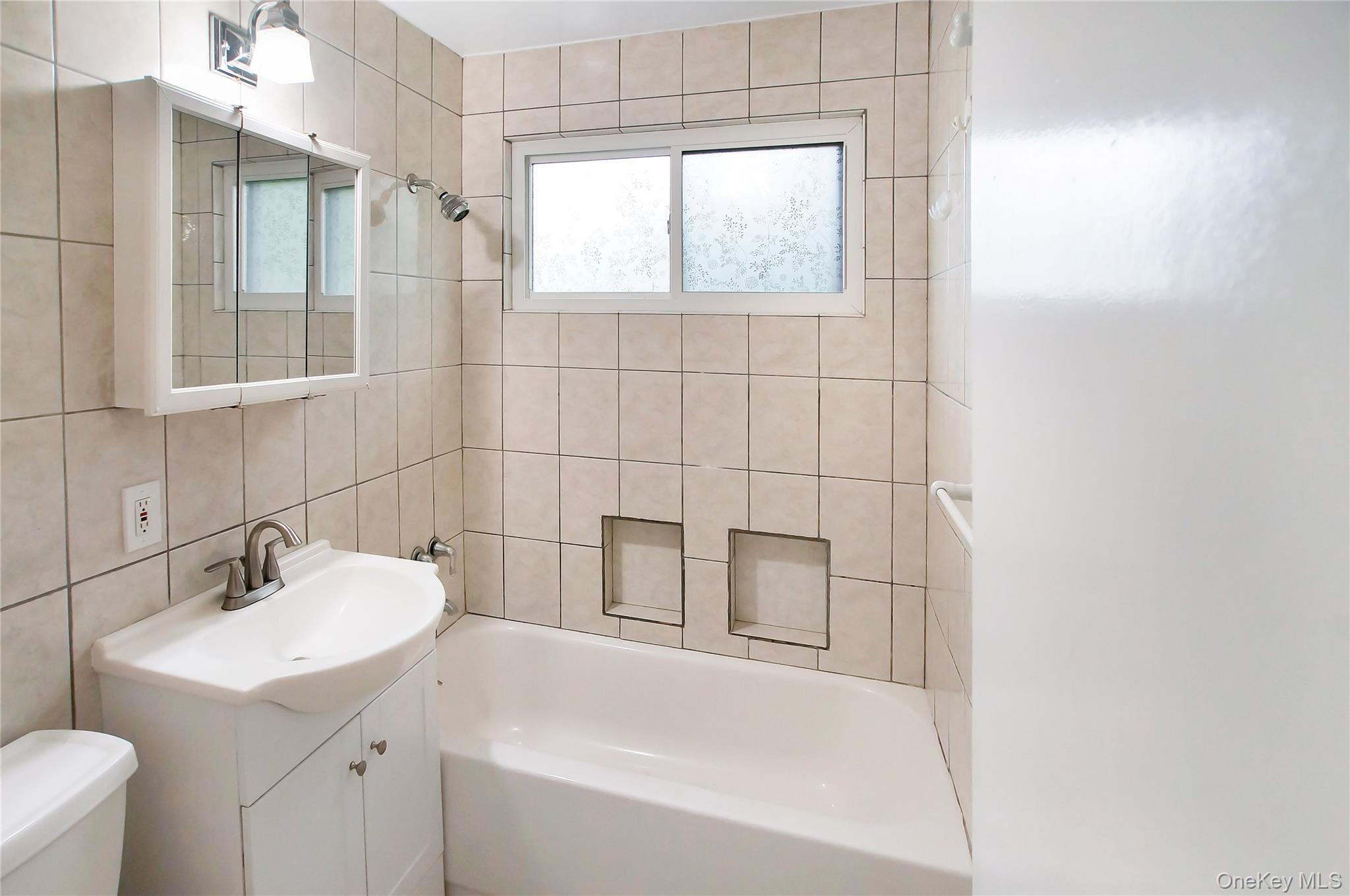 #4 photo, 114 Lynncliff Road 114 Lynncliff Road, سوفولك Hampton Bays , NY 11946