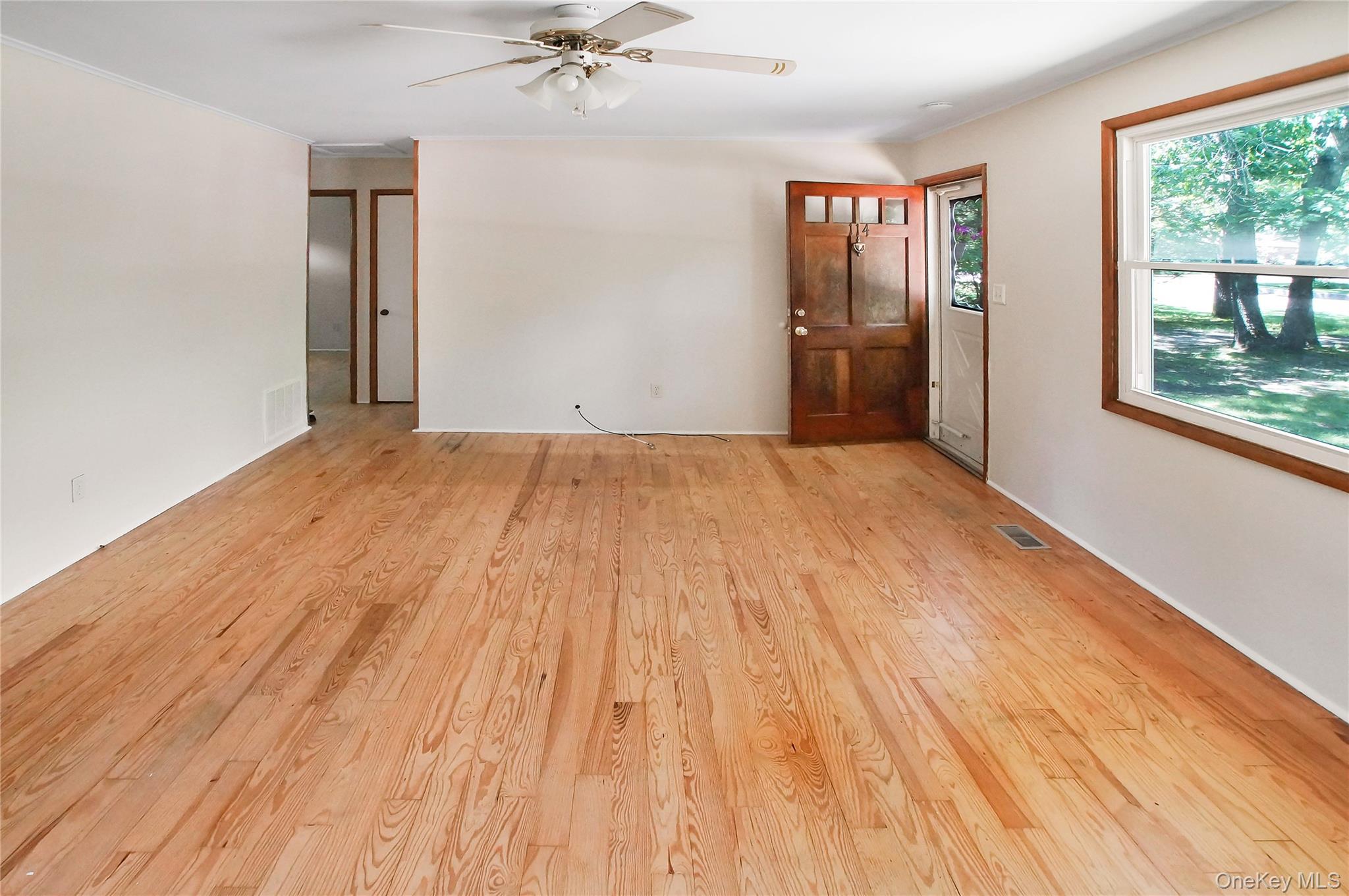 #6 photo, 114 Lynncliff Road 114 Lynncliff Road, سوفولك Hampton Bays , NY 11946