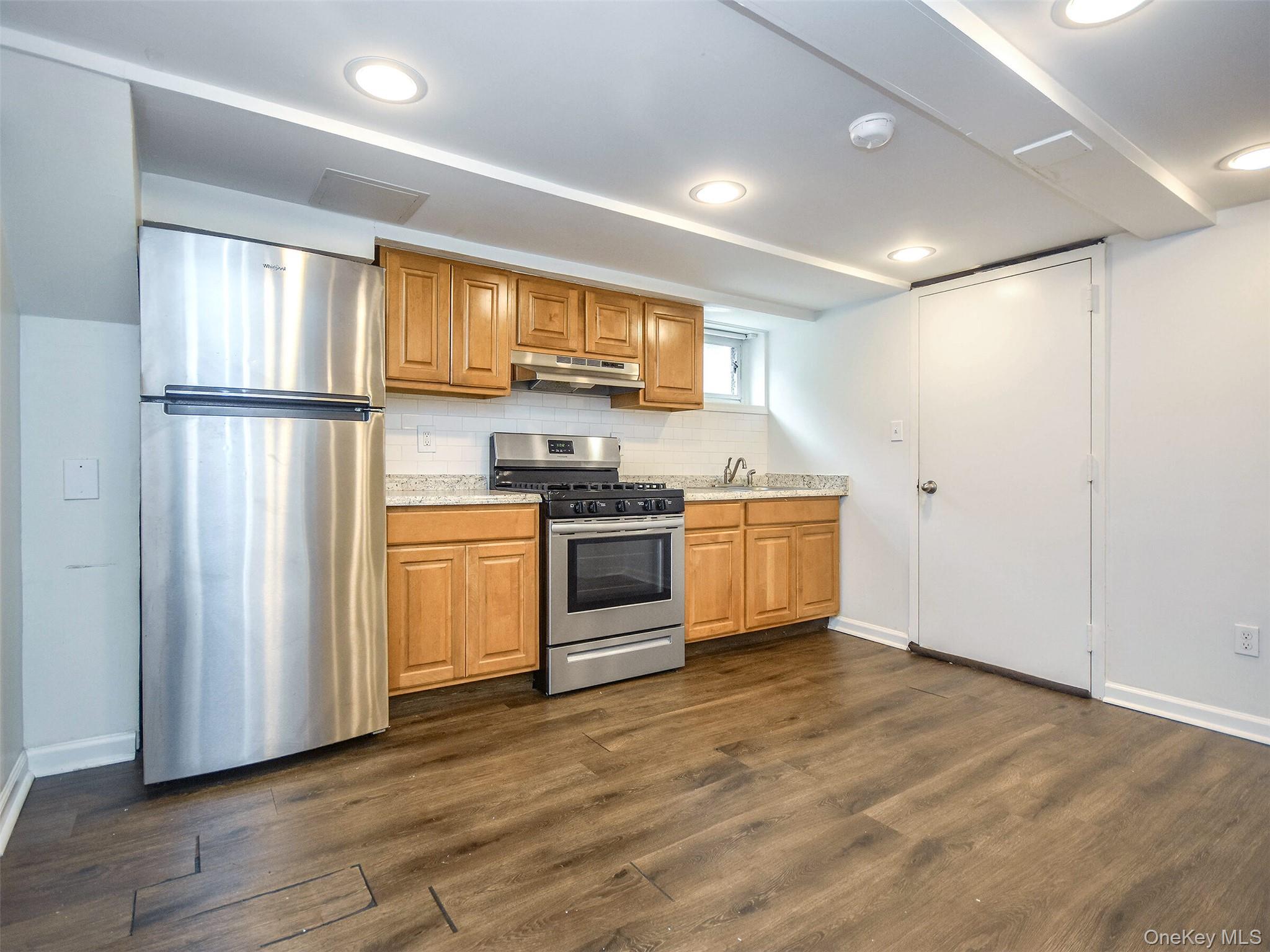 #6 photo, 3 A Pequot Avenue, מחוז נסאו Port Washington , NY 11050