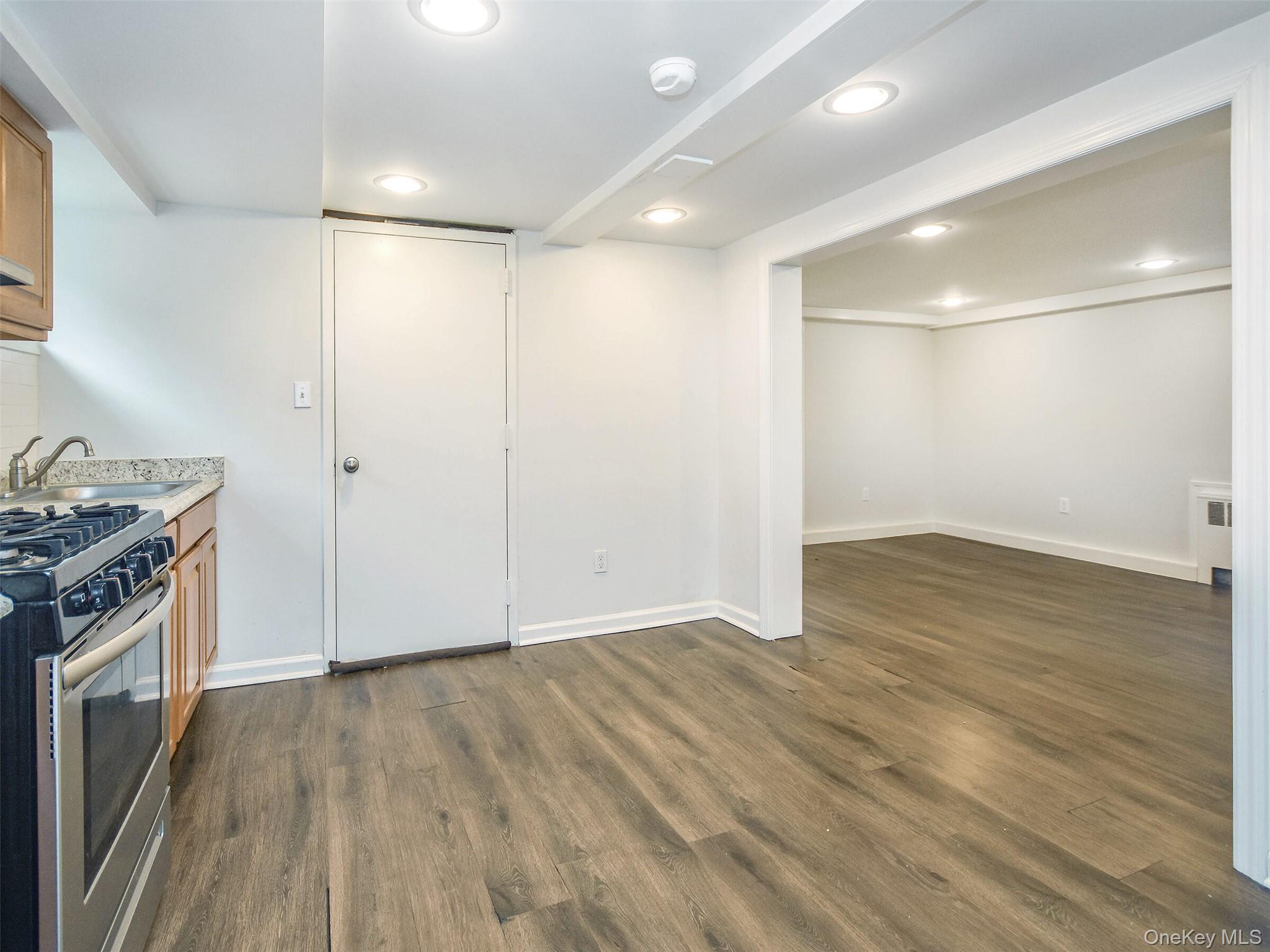 #9 photo, 3 A Pequot Avenue, מחוז נסאו Port Washington , NY 11050