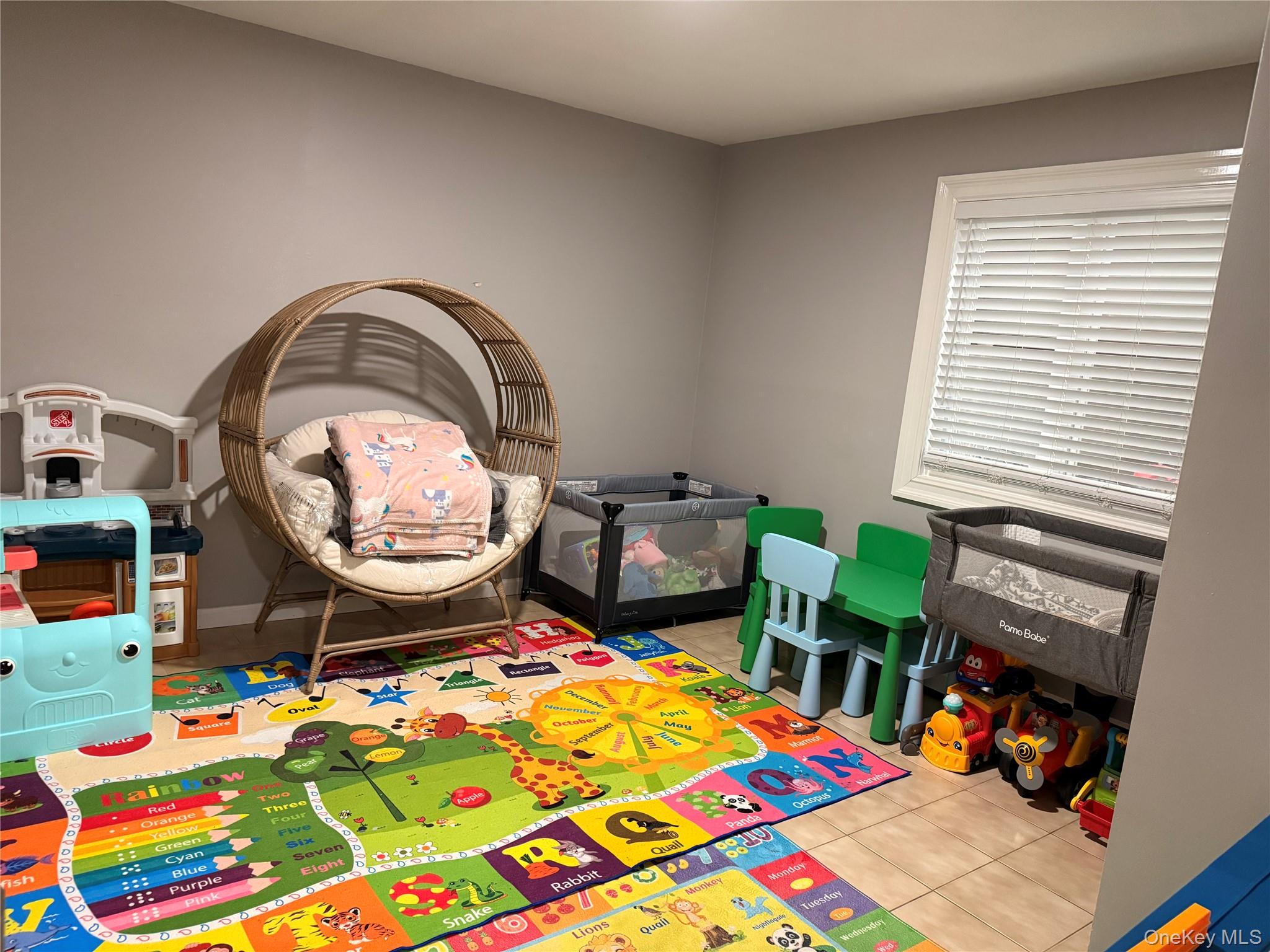 #16 photo, 331 American Boulevard, מחוז סאפוק Brentwood , NY 11717