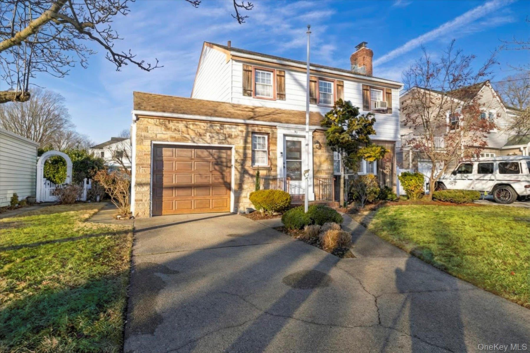 #1 photo, 31 Alden Court, नासाउ काउंटी Malverne , NY 11565