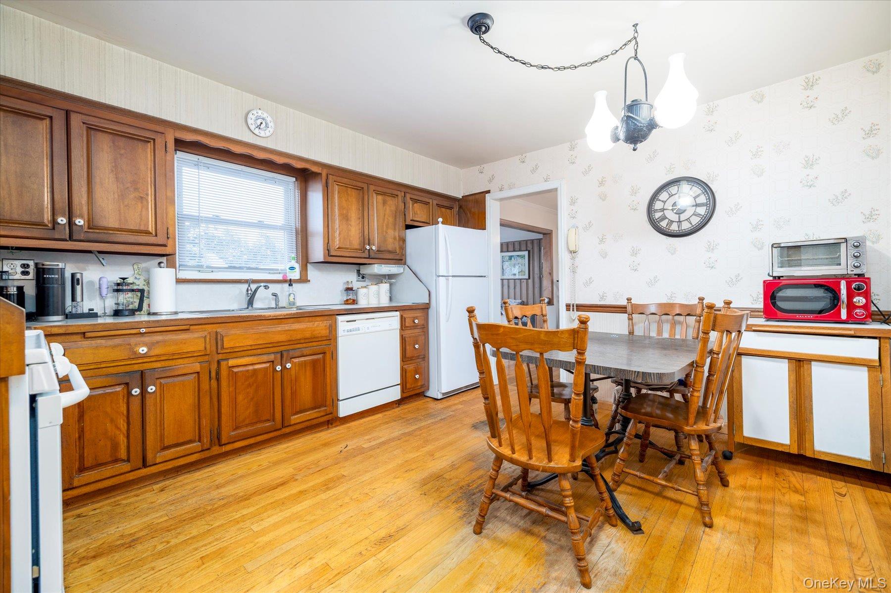 #11 photo, 31 Alden Court, नासाउ काउंटी Malverne , NY 11565