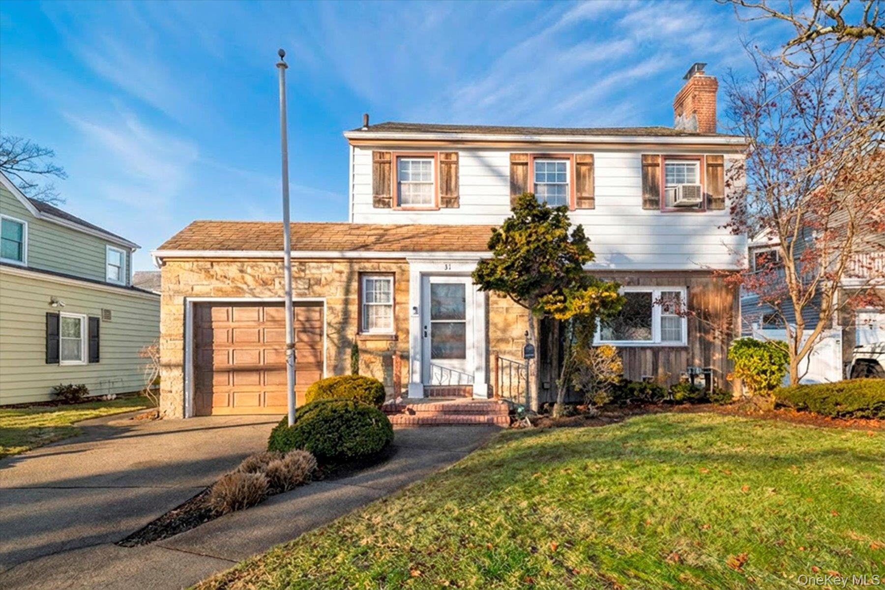 #2 photo, 31 Alden Court, नासाउ काउंटी Malverne , NY 11565