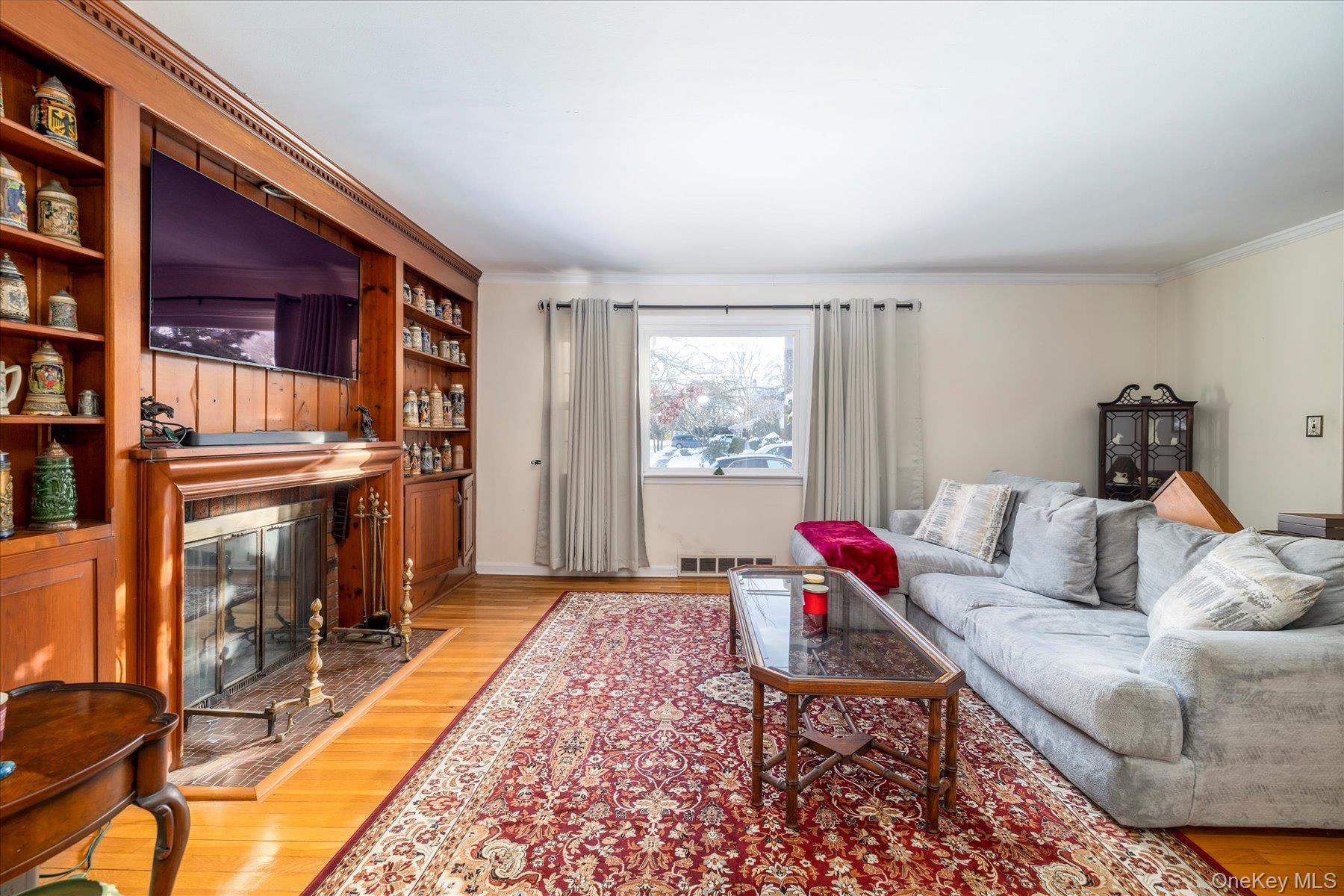 #4 photo, 31 Alden Court, नासाउ काउंटी Malverne , NY 11565