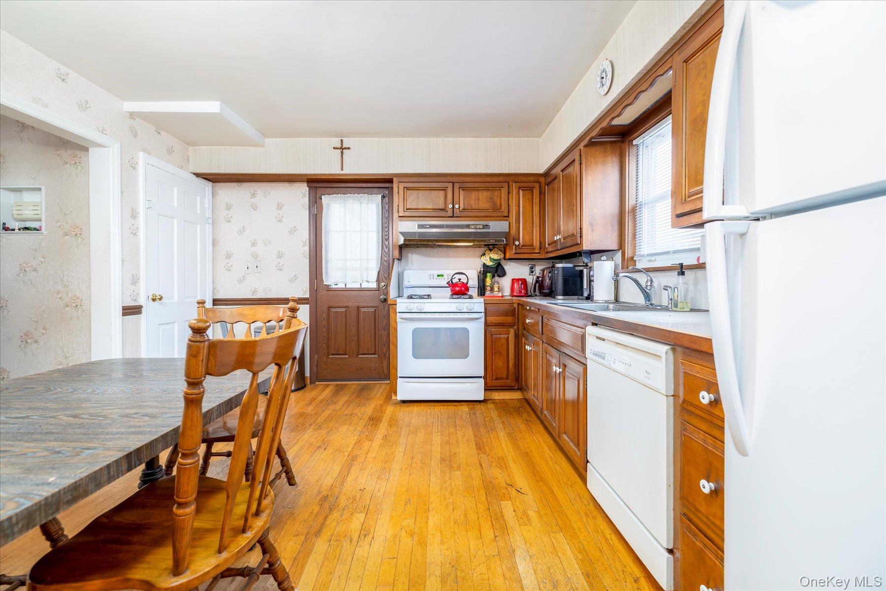 #9 photo, 31 Alden Court, नासाउ काउंटी Malverne , NY 11565