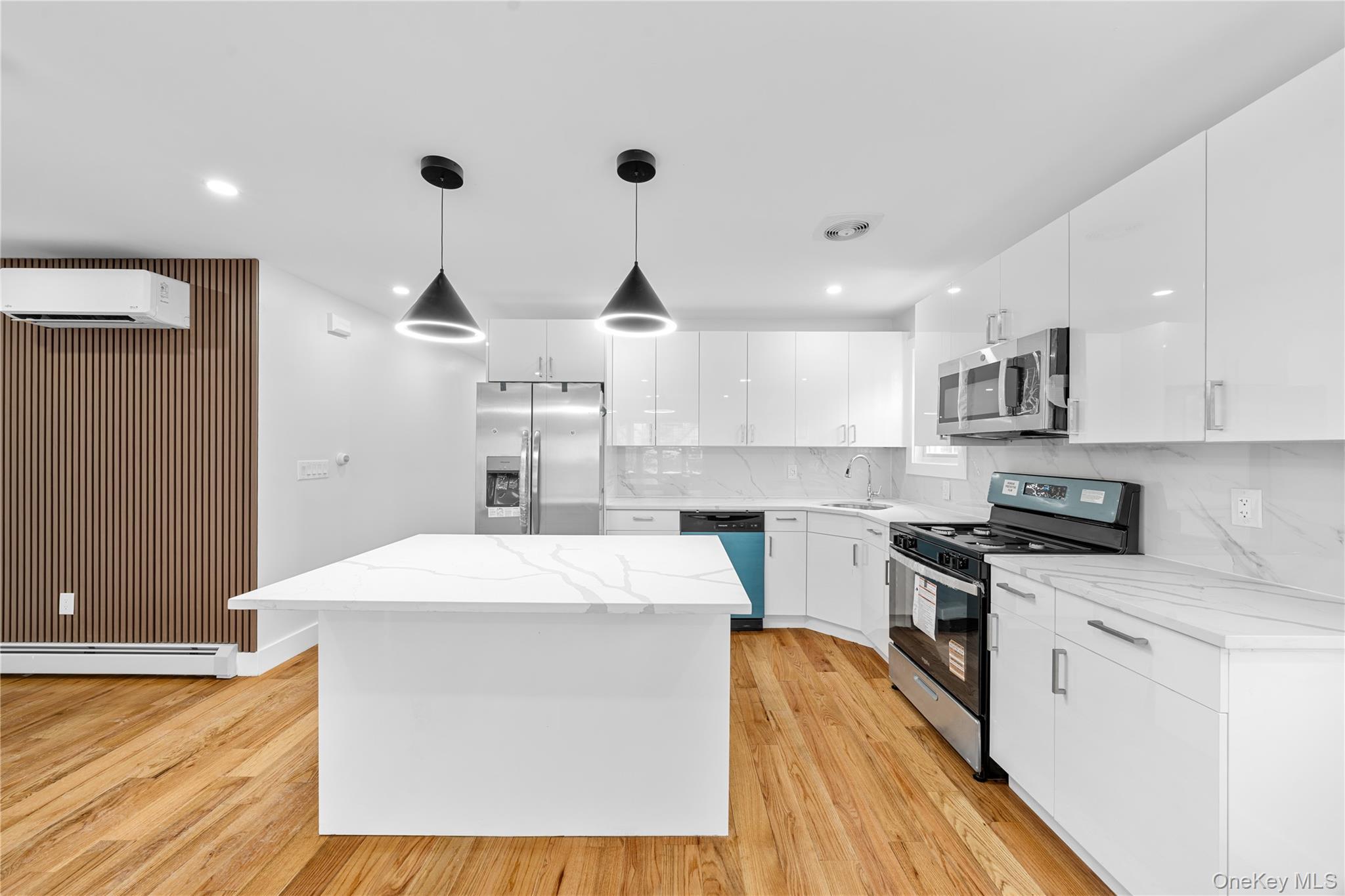 #4 photo, 24533 147th Road, קווינס Rosedale , NY 11422