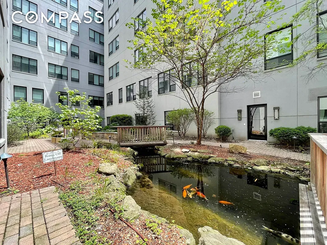 #14 photo, 416 W 52nd Street, 맨해튼 Hell's Kitchen , NY 10019